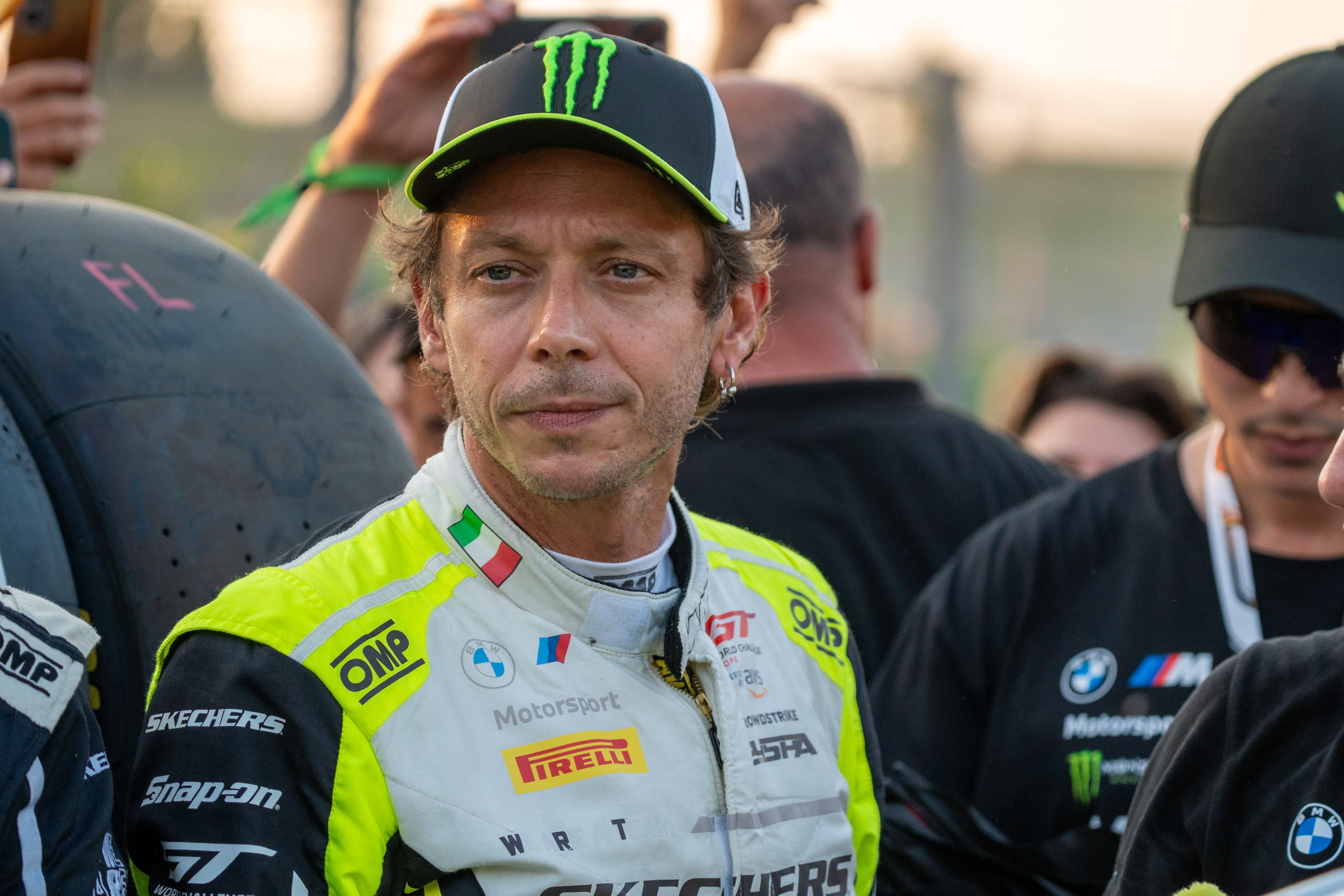 Graziano Rossi: «Aspettavo un abbraccio che non è mai arrivato». La dolorosa lettera del padre di Valentino Rossi