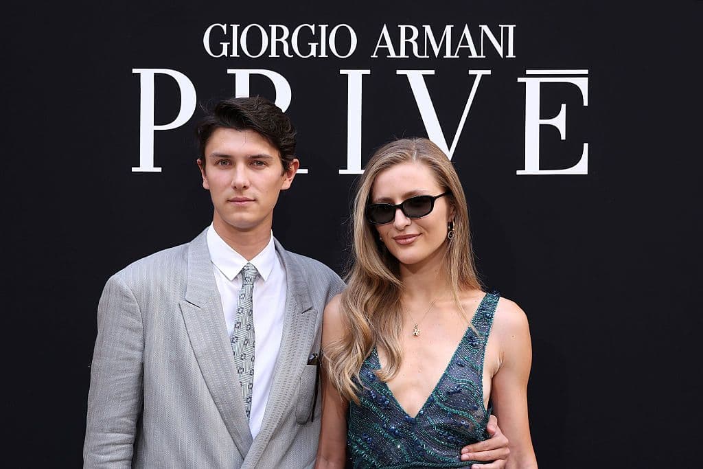 L'ex principe Nikolai di Danimarca e la fidanzata Benedikte Thoustrup: due innamorati alla Paris Fashion Week