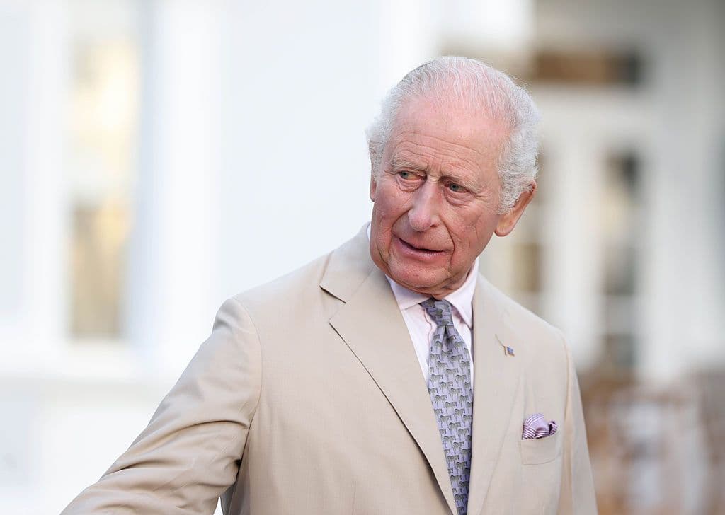 Re Carlo è «devastato dalle menzogne contenute nel libro del fratello di Diana. Non si riconosce nella persona spietata e gelida descritta in quelle pagine»