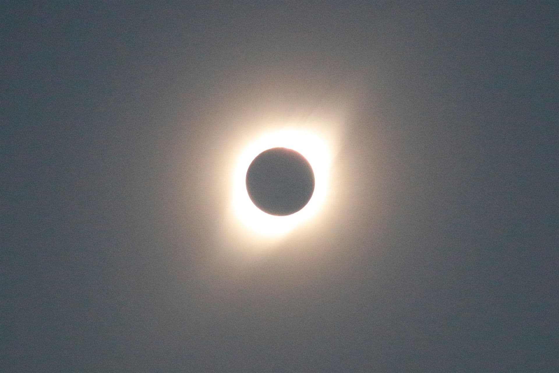 L'eclissi del 12 agosto è uno degli spettacoli astronomici dell'anno: ecco come fotografarla senza errori