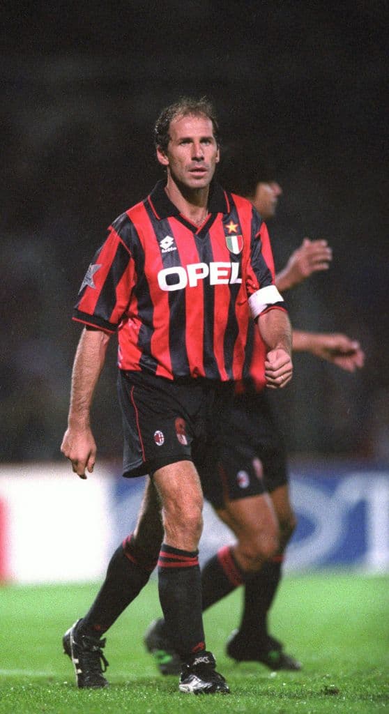 Addio a Franco Baresi, il giocatore schivo e insostituibile. Il Milan: «Non è semplice comunicare la perdita di un battito del nostro cuore, di uno dei respiri della nostra anima. Baresi è per sempre»