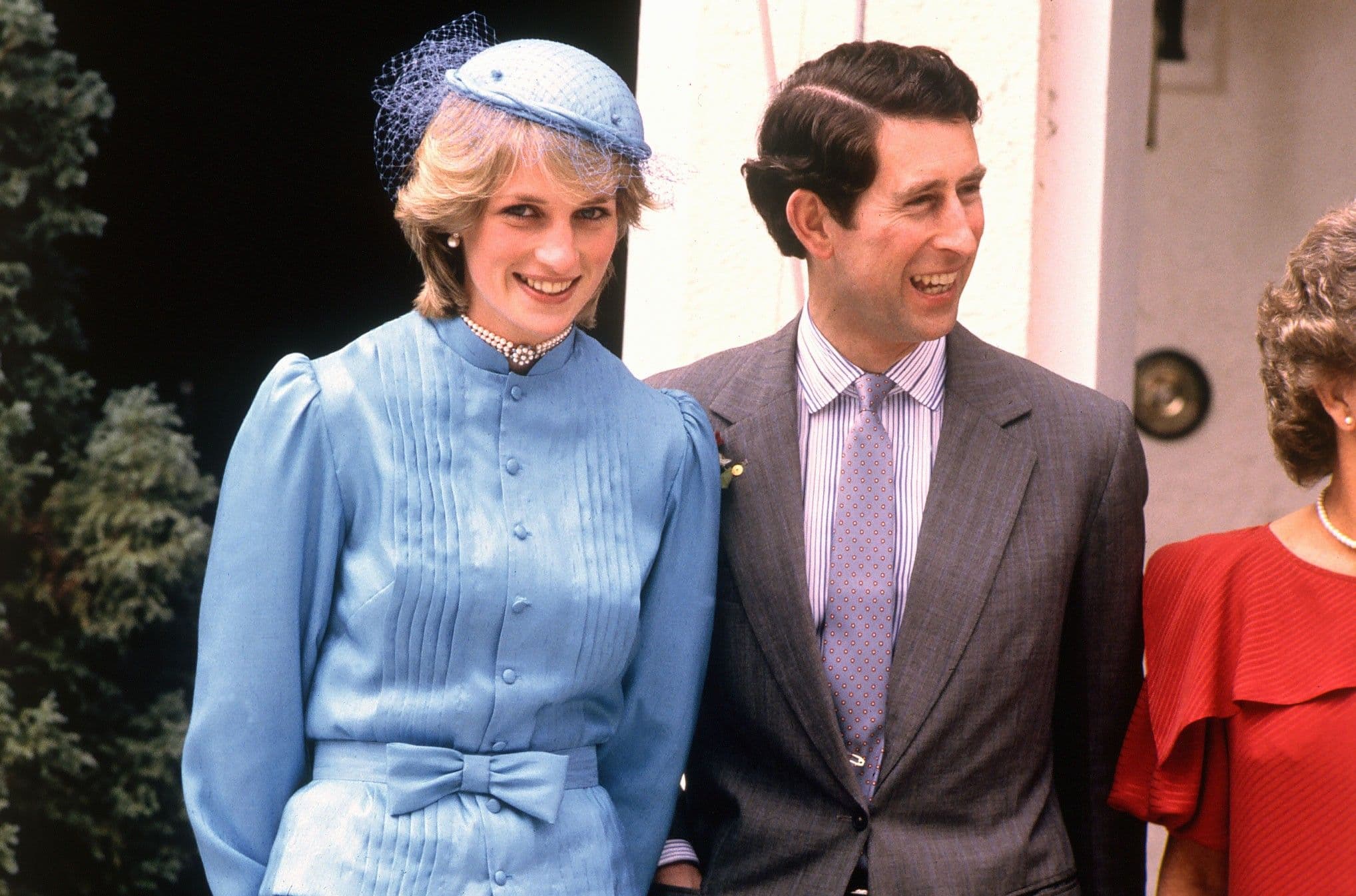 Un abito di Lady Diana per andare a un matrimonio? Qualcuno lo ha fatto davvero (e poi lo ha messo all’asta macchiato di champagne)