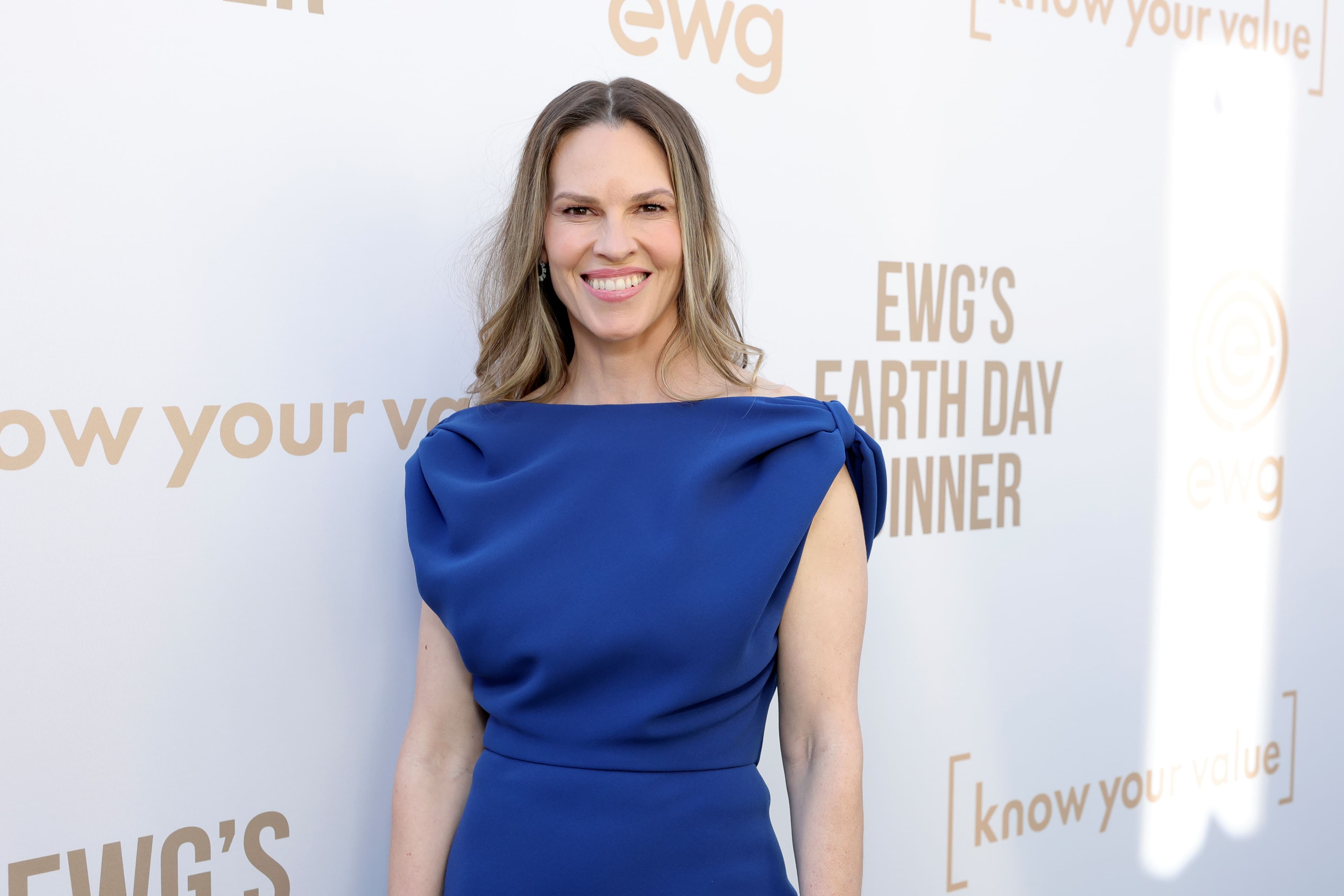 Hilary Swank incinta a 52 anni: «Il mio prossimo progetto uscirà a dicembre»