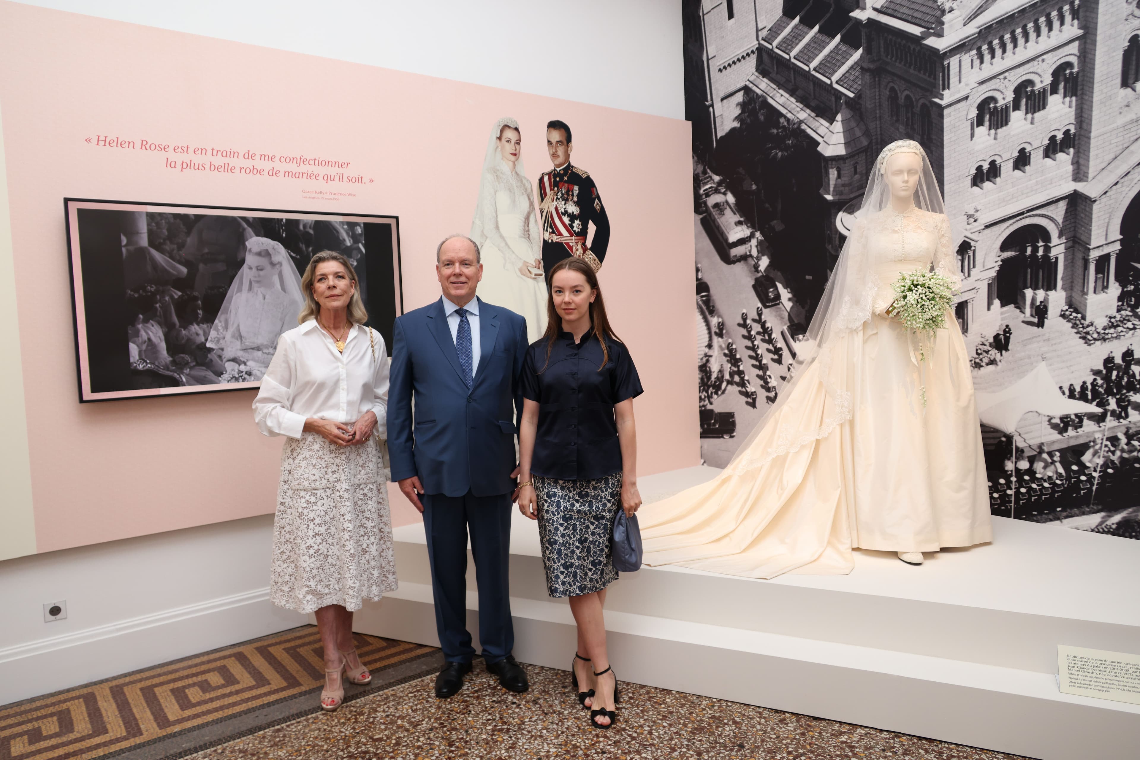 La principessa Carolina di Monaco porta i genitori nel cuore (e sul ciondolo a forma di cuore)