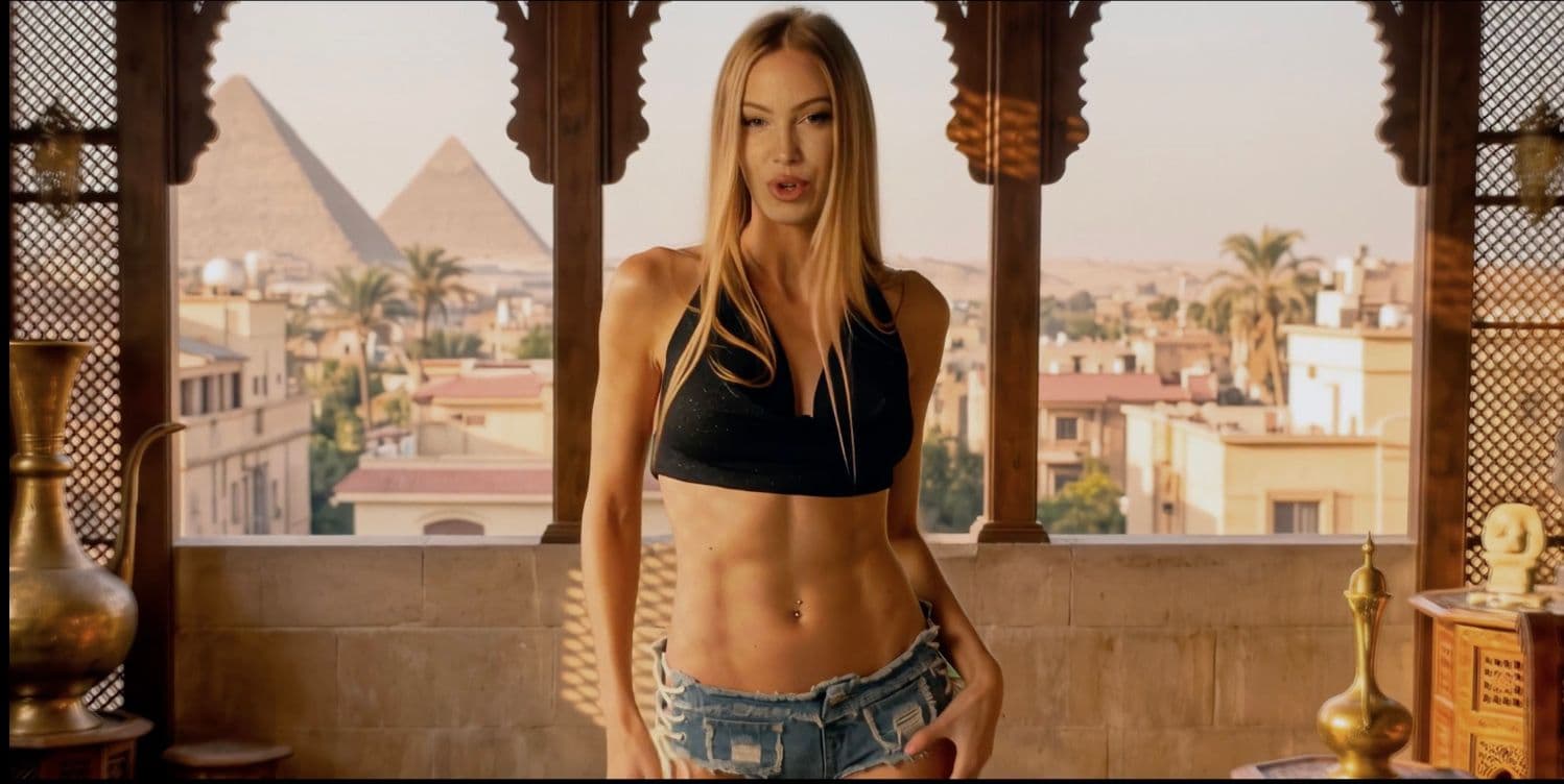 Taylor Mega: «Io perfetta? Ho tanti difetti, mi mangio le parole e sono un po' egoista. Gli hater? Ora li blocco, prima rispondevo ai loro insulti»