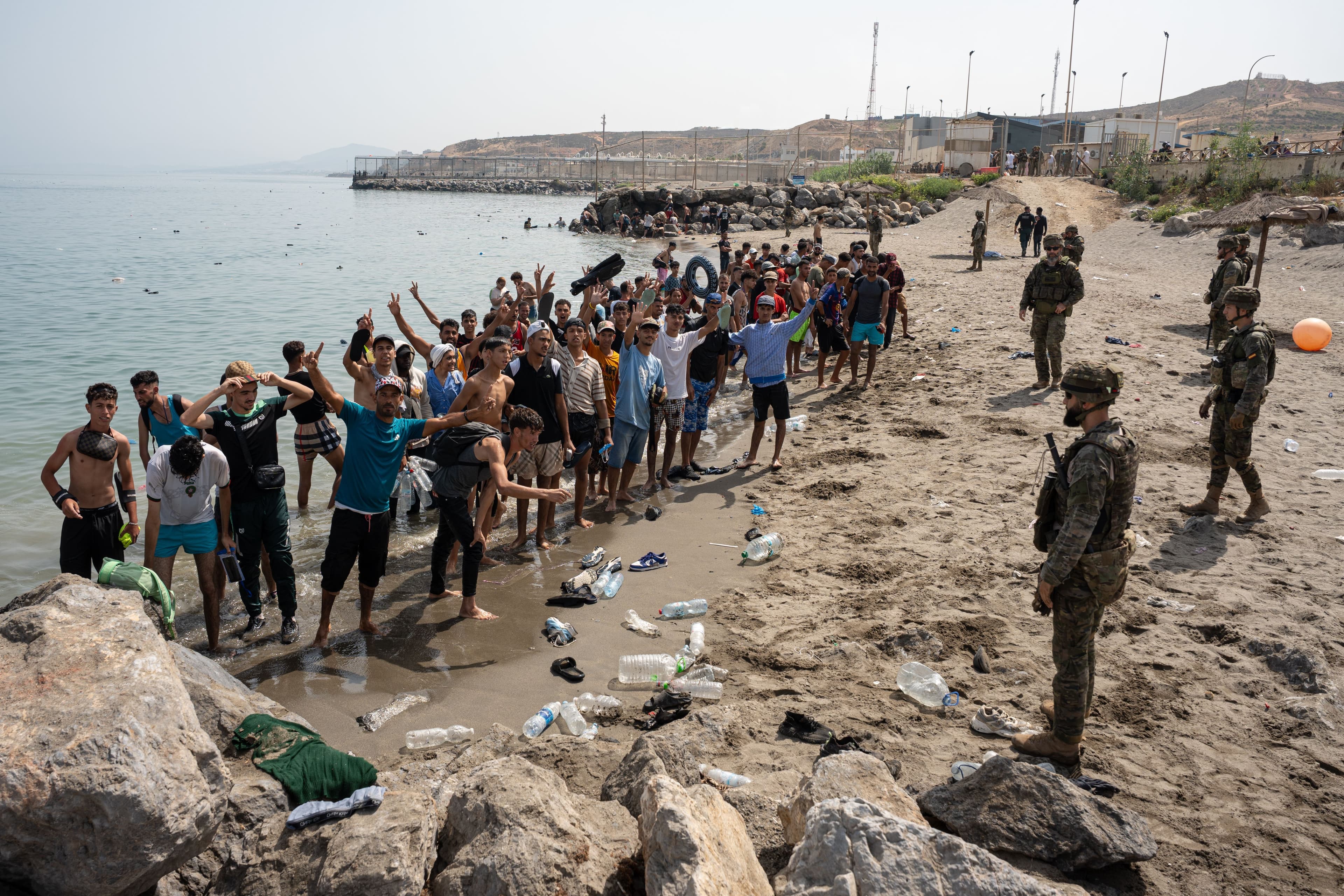Ceuta, si alza la tensione tra Italia e Spagna: perché sono stati ripristinati i controlli alle frontiere e cosa cambia adesso