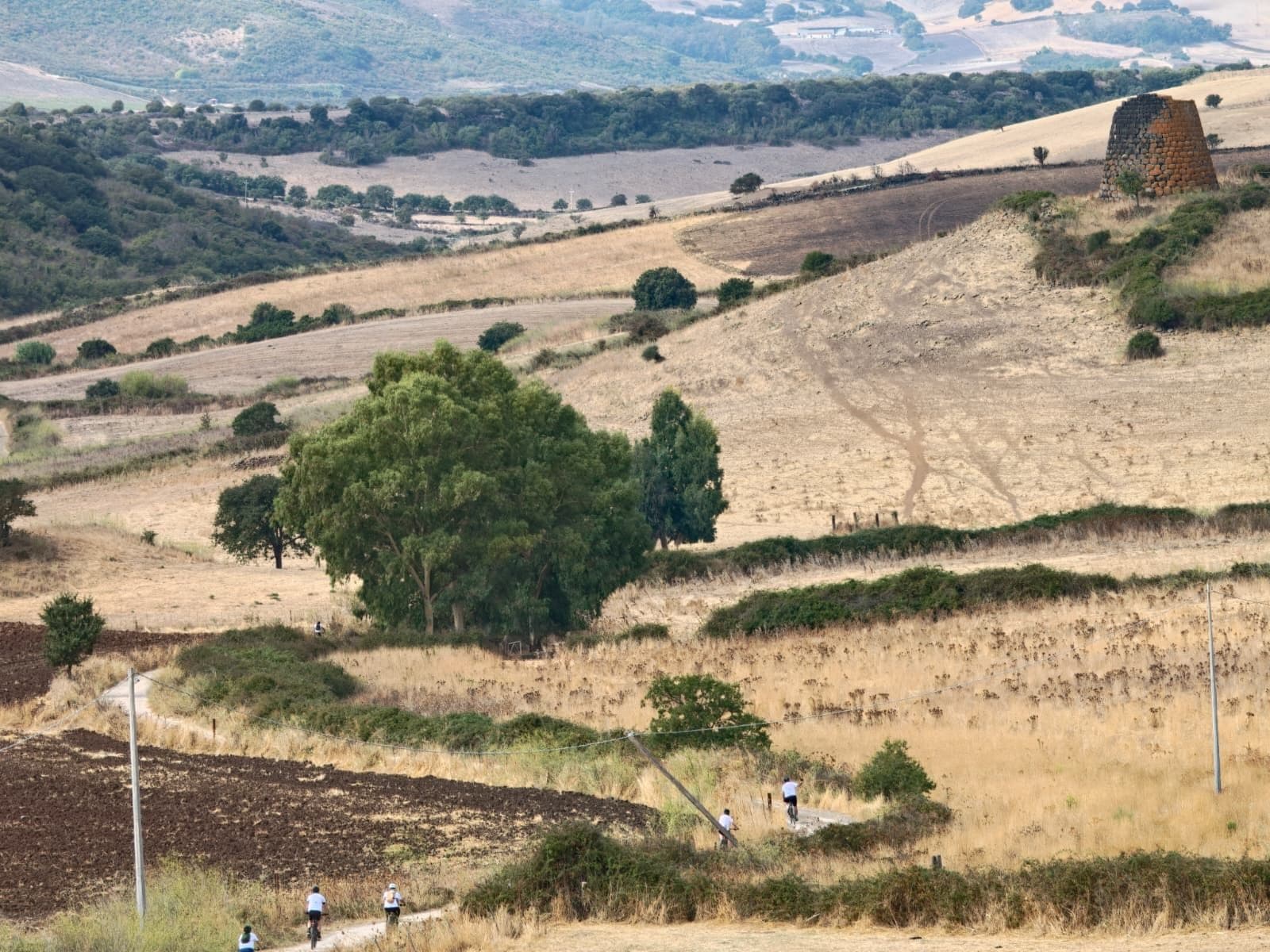 In Sardegna sull'anello del romanico: in bici o a piedi attraverso chiese, nuraghe e paesaggi leggendari