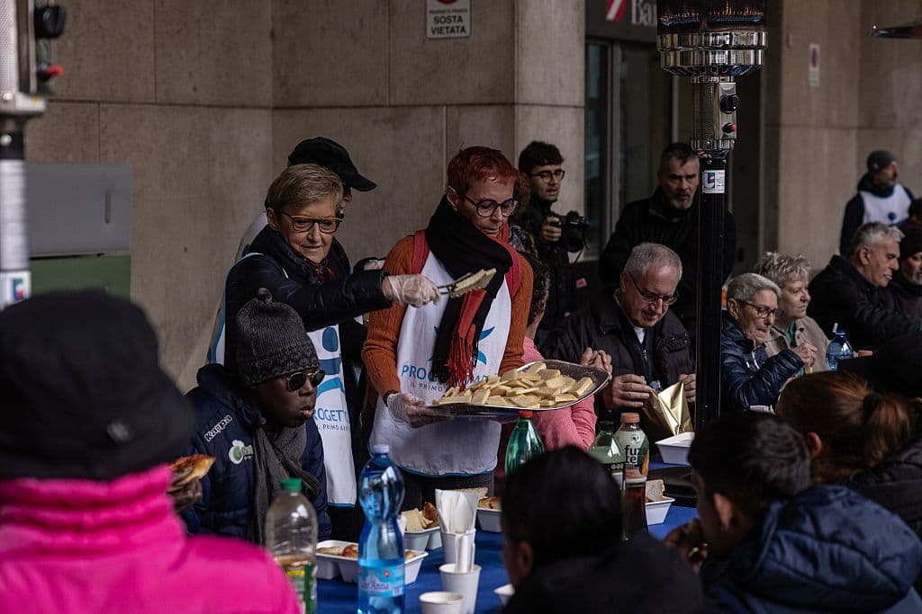 5,4 milioni di persone in povertà assoluta nel 2025 in Italia, l'allarme di Banco Alimentare: «Oltre il 50% delle persone che necessitano di sostegno alimentare non viene ancora raggiunto dagli interventi esistenti»