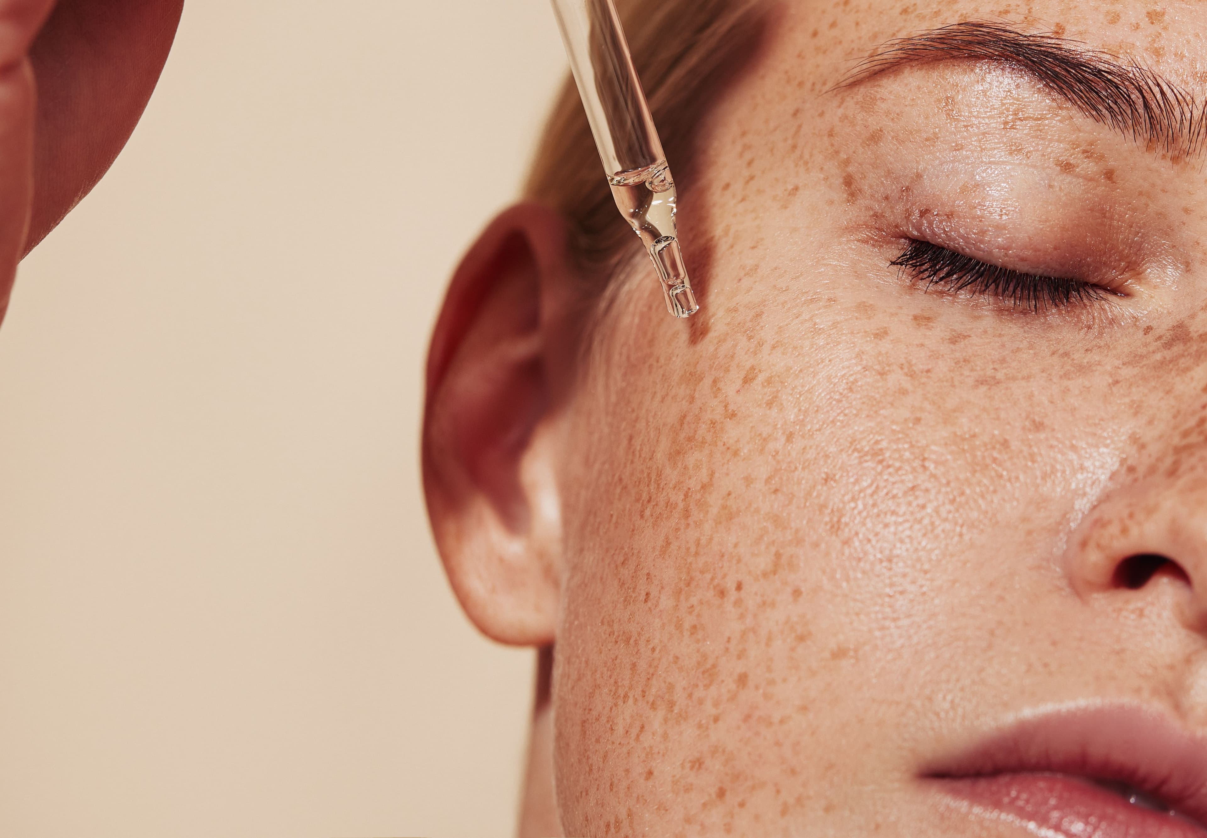 Tutto quello che avreste sempre voluto sapere sul siero viso: 20 domande e risposte sull'elisir potenziatore di bellezza