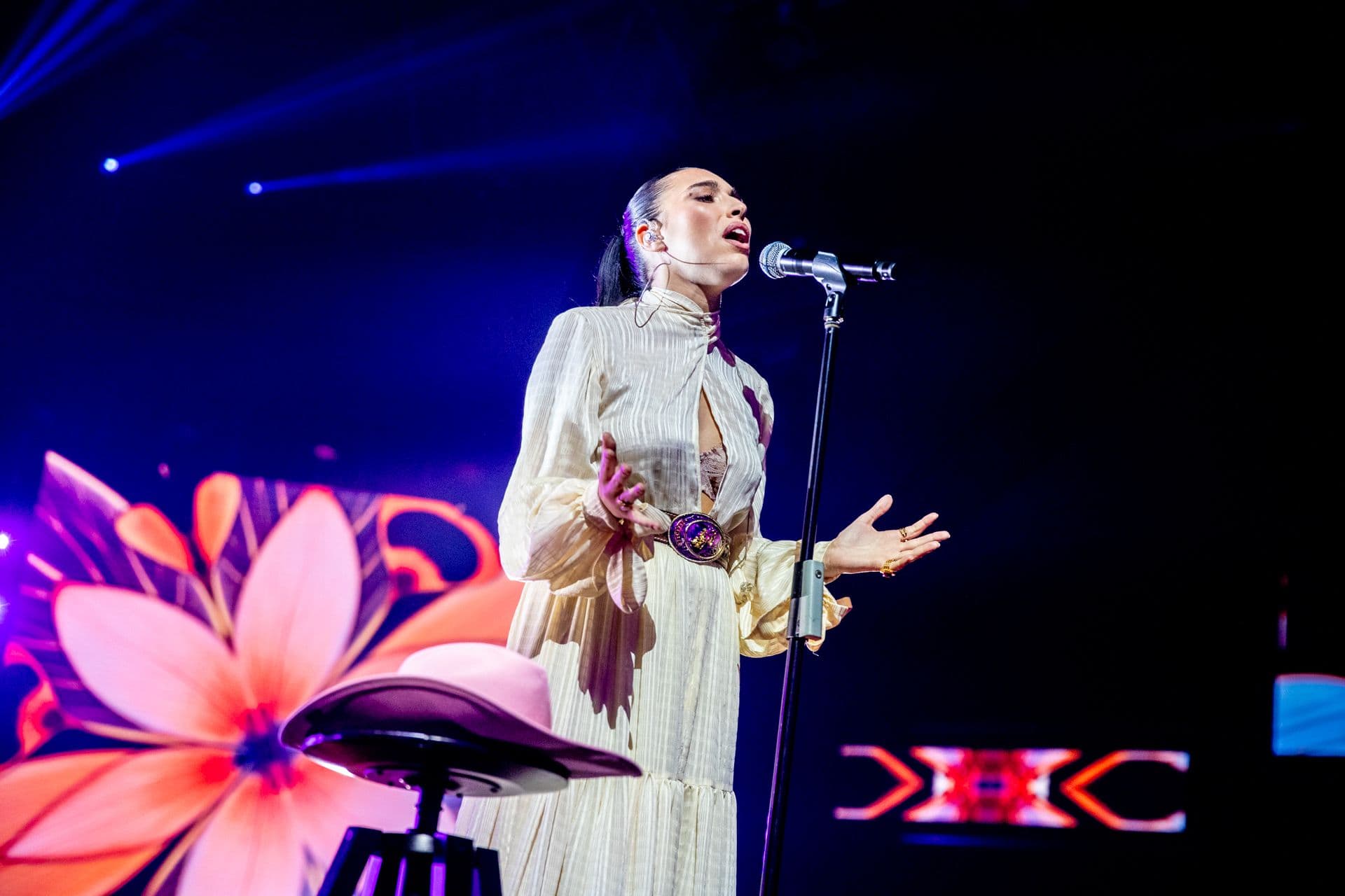 X Factor 2026: gli hair look dei protagonisti del primo Live, tra soffici ricci e finish extra sleek