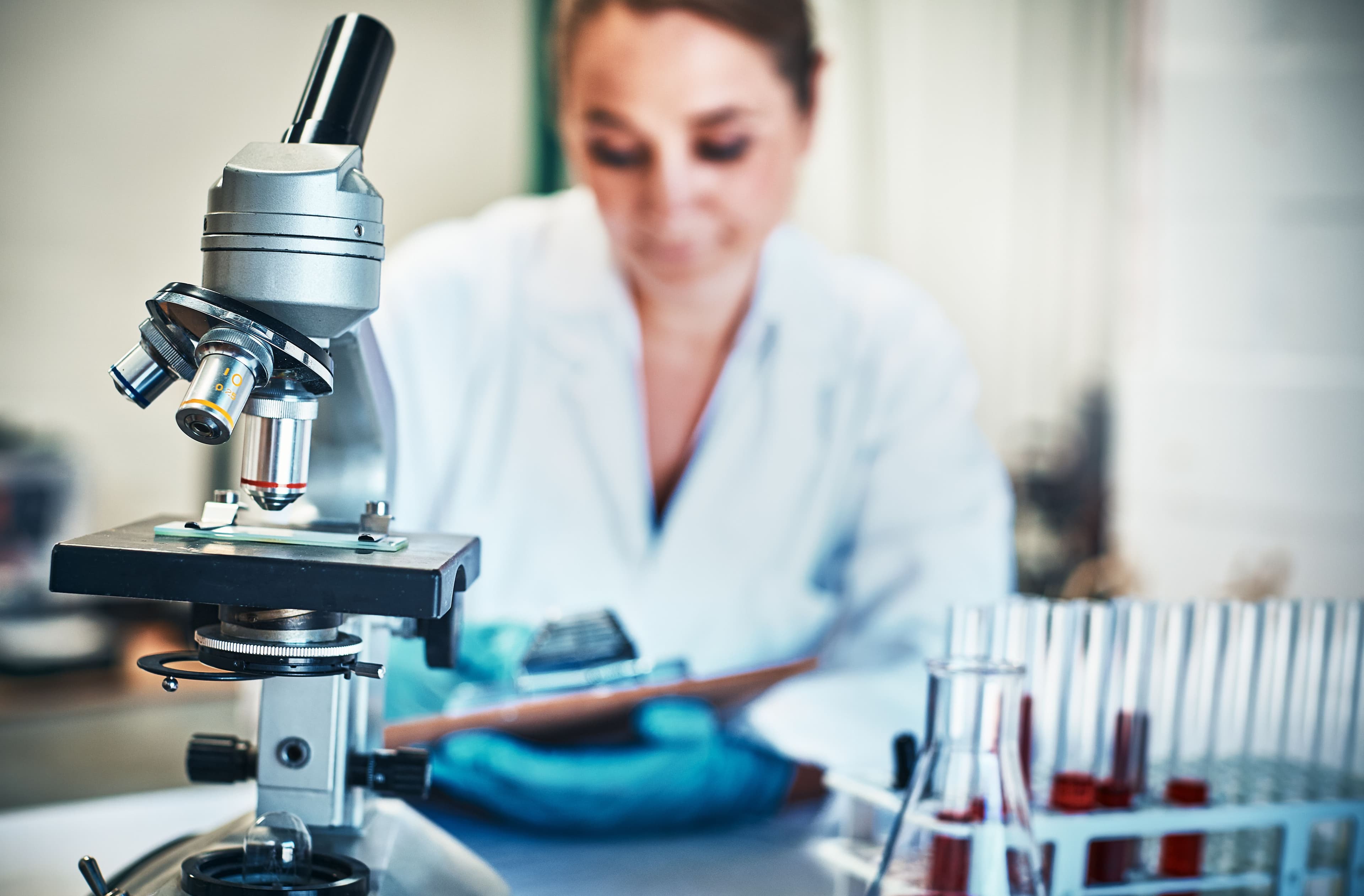 Sindrome emolitico-uremica: che cos'è la rara patologia, grave complicanza dell'infezione da Escherichia coli e principale causa di insufficienza renale acuta nei bambini