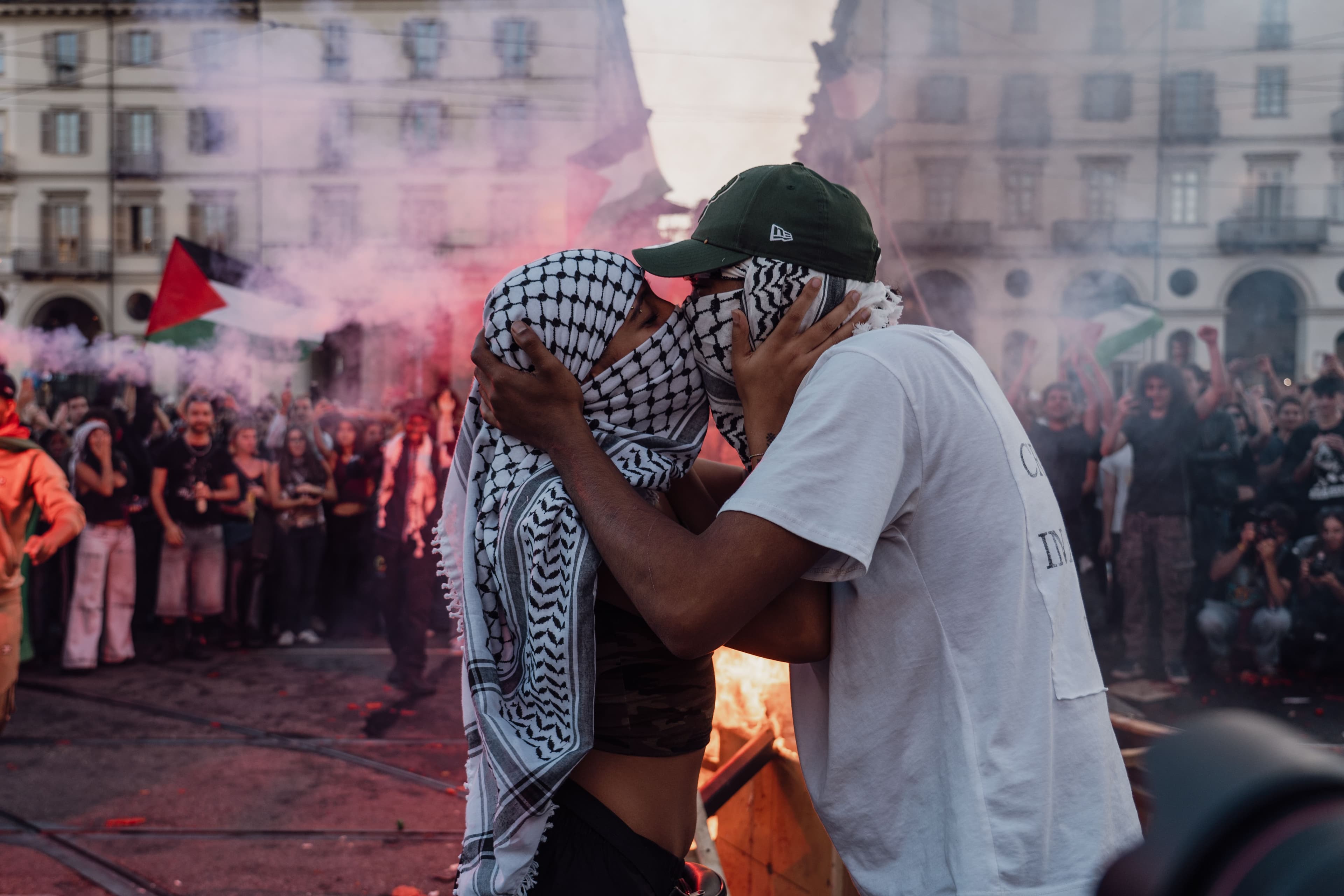 Pino Corrias: «Ma perché noi non scendiamo in piazza come in Francia e Spagna?»
