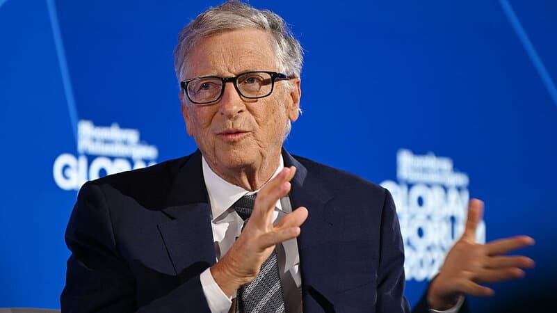 Bill Gates mette in guardia sui pericoli dell'IA: «Gli Stati Uniti devono guidare, necessaria una normativa»