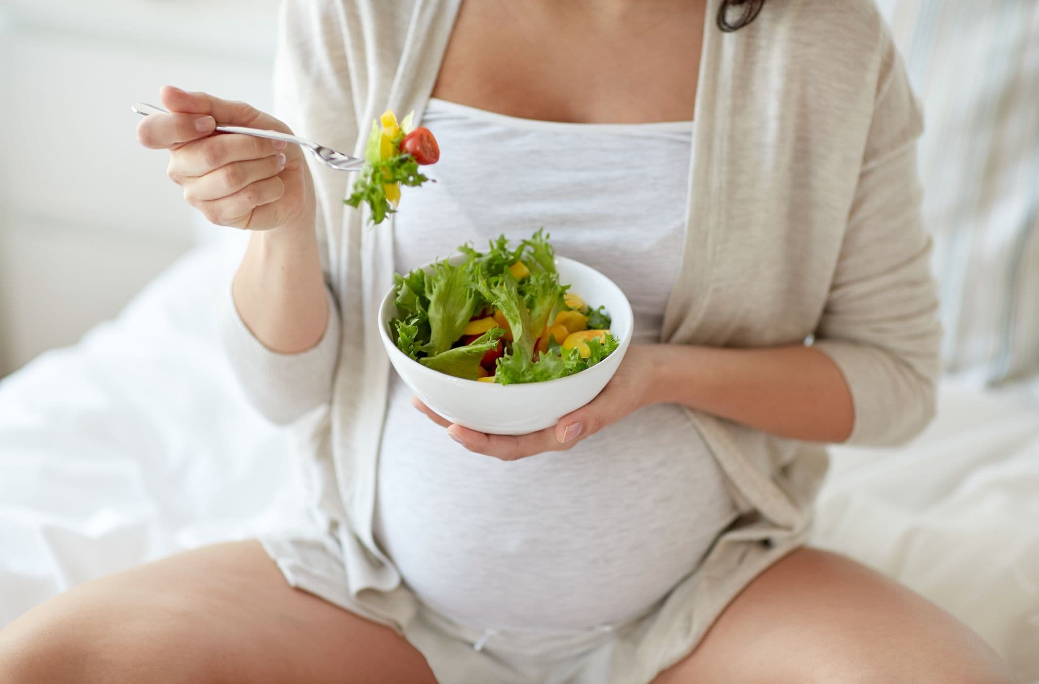 Dieta e gravidanza: l'importanza di curare l'alimentazione prima del concepimento per prevenire rischi specifici. Che cosa è emerso da uno studio