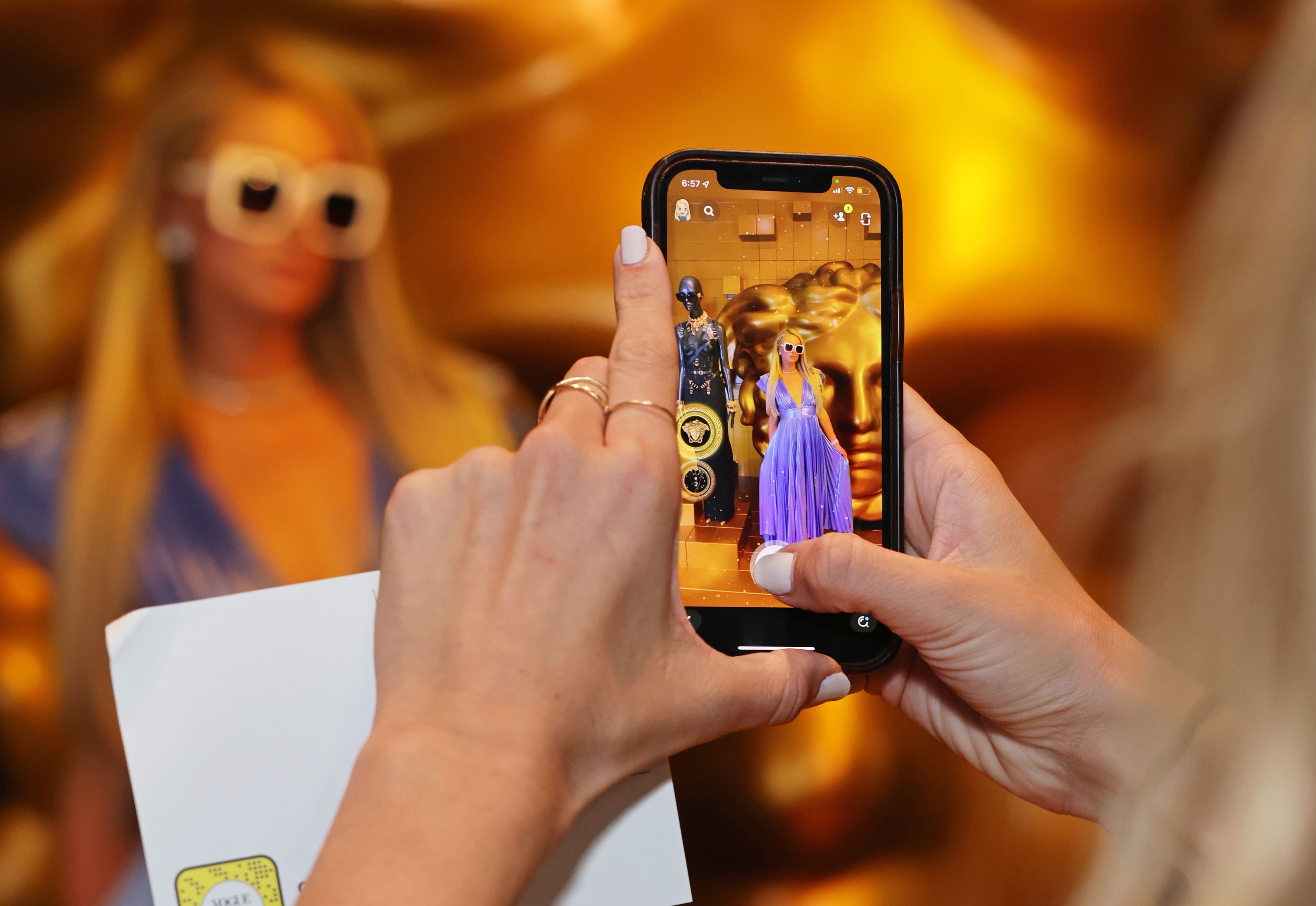 Riconosce le borse false, aiuta a riparare i vestiti, evita gli sprechi: i 10 talenti più sorprendenti dell'intelligenza artificiale nella moda