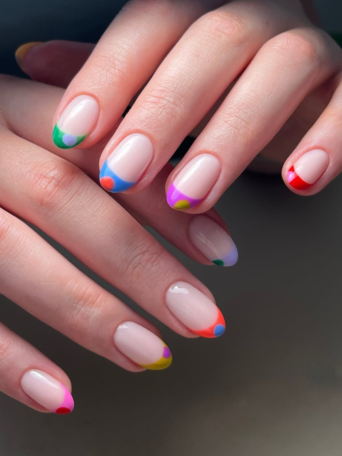 35 French colorate che vi convinceranno ad abbandonare la vostra manicure minimalista