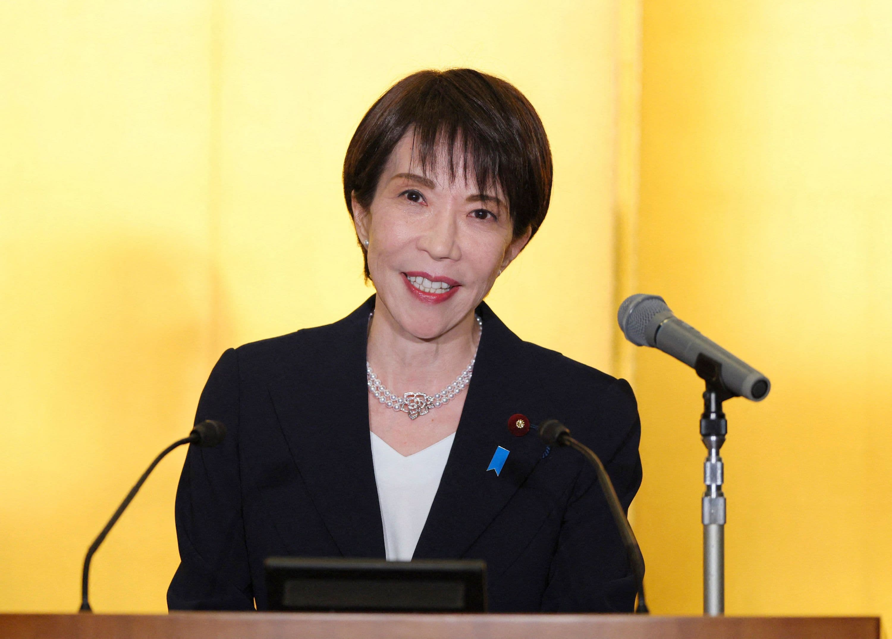 La premier giapponese Sanae Takaichi: «Dormo da zero a tre ore per notte». Ma quanto costa a mente e corpo la cultura della performance? L'esperta: «Il tempo dedicato a riposo e relazioni è un investimento sulla salute e sulla capacità di lavorare bene»
