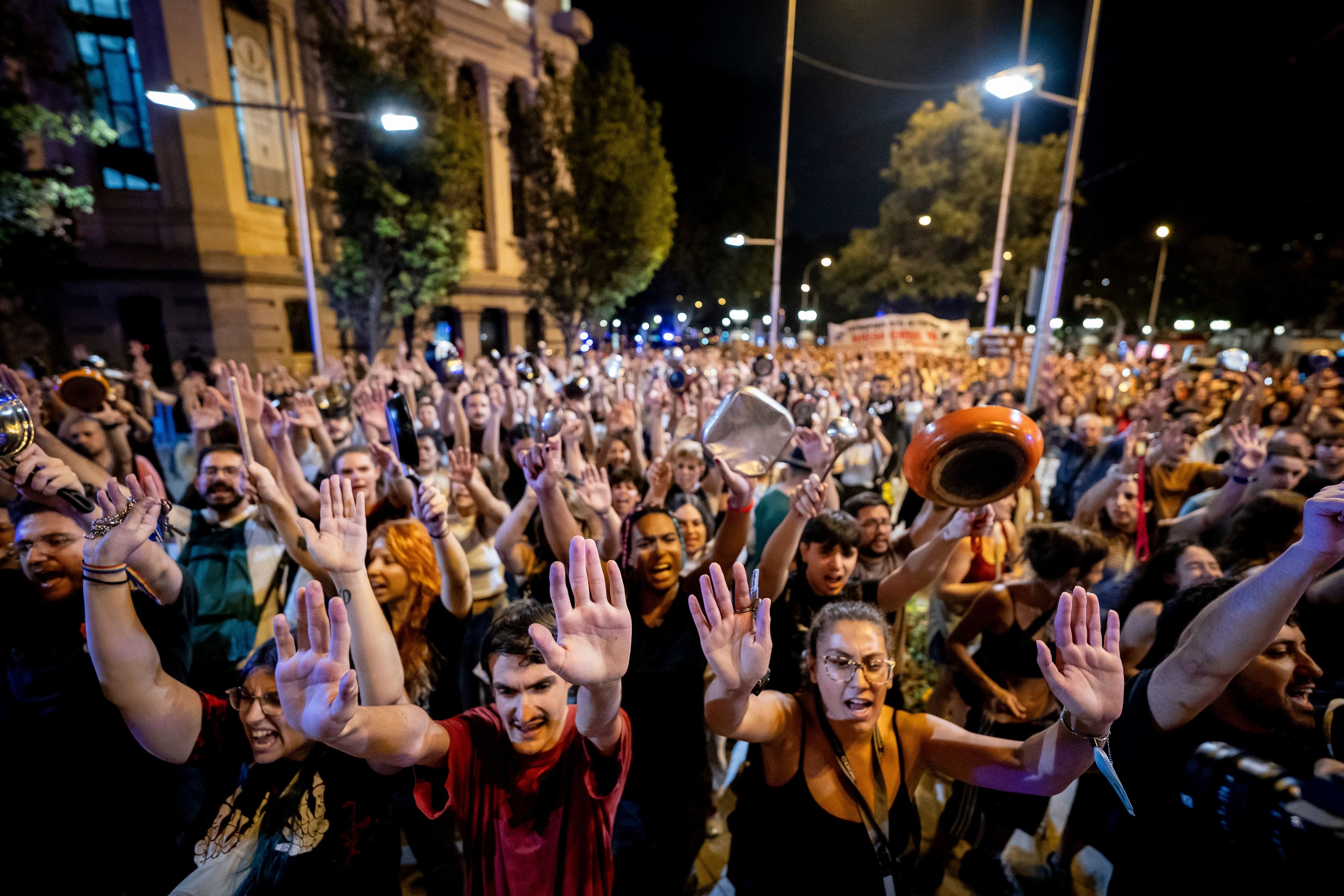 In Spagna e in Francia le persone sono scese in piazza per gli affitti e per la scuola: perché noi non lo facciamo?