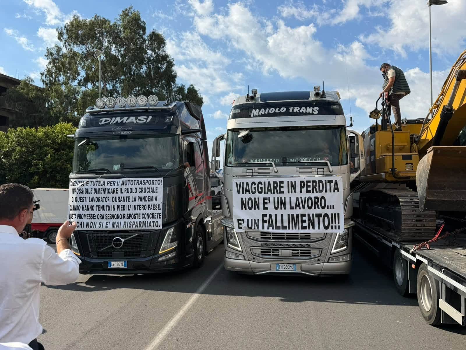 Francesco Catalano autotrasportatore in Calabria: «Vogliamo lavorare, ma non possiamo farlo in perdita. Con questi costi, ogni trasporto aumenta i nostri debiti»