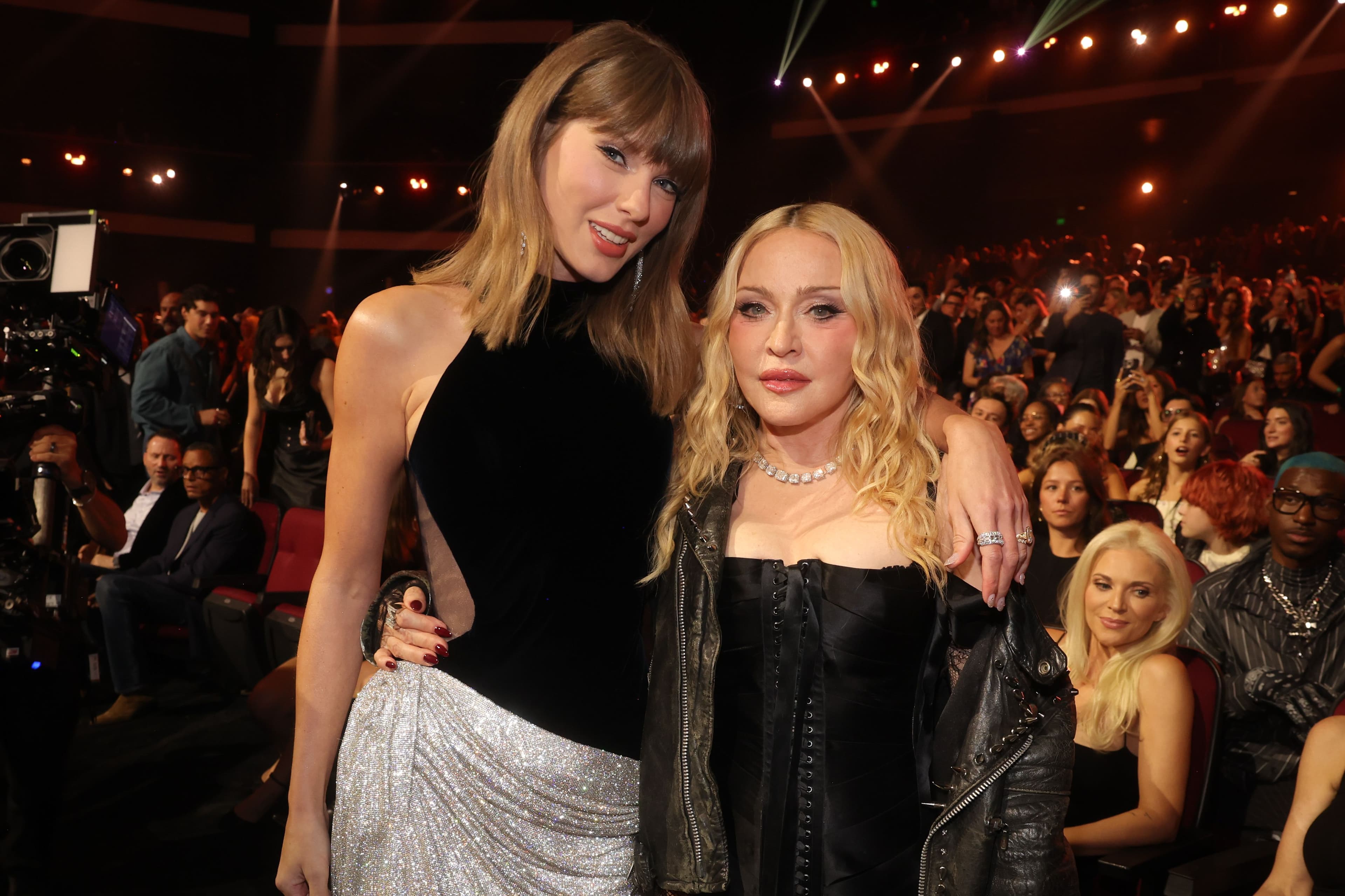 MTV VMAs 2026: Taylor Swift batte un nuovo record, Madonna trionfa con 7 premi e ricorda quando il manager le disse che era finita. Tutti i vincitori