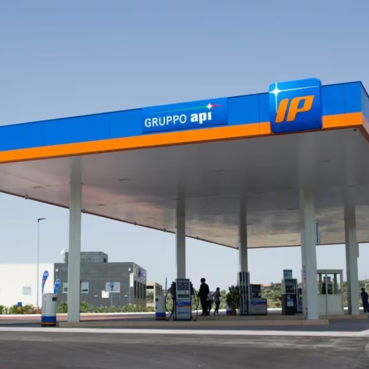 Anche IP segue Eni: l'effetto domino sui prezzi di benzina e diesel