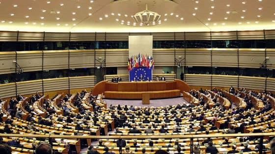 Gas russo, l’Europa chiude i rubinetti: stop definitivo alle importazioni entro il 2027
