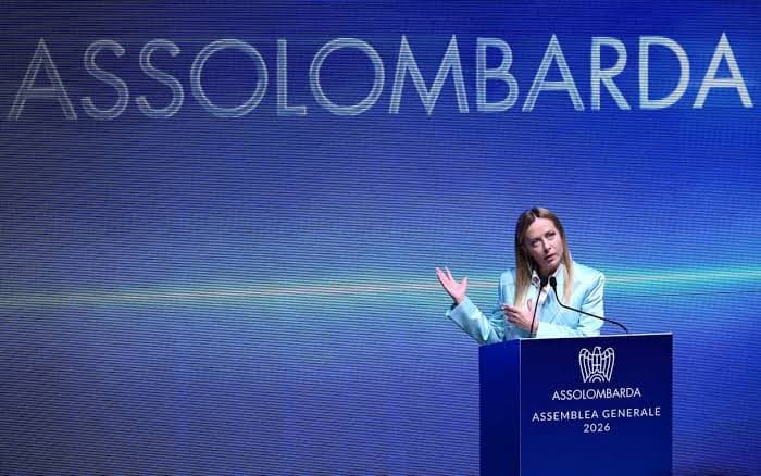 Meloni sfida l'UE all'assemblea di Assolombarda: «L'Italia non è in Europa per dire sempre sì». Energia e sviluppo al centro del dibattito