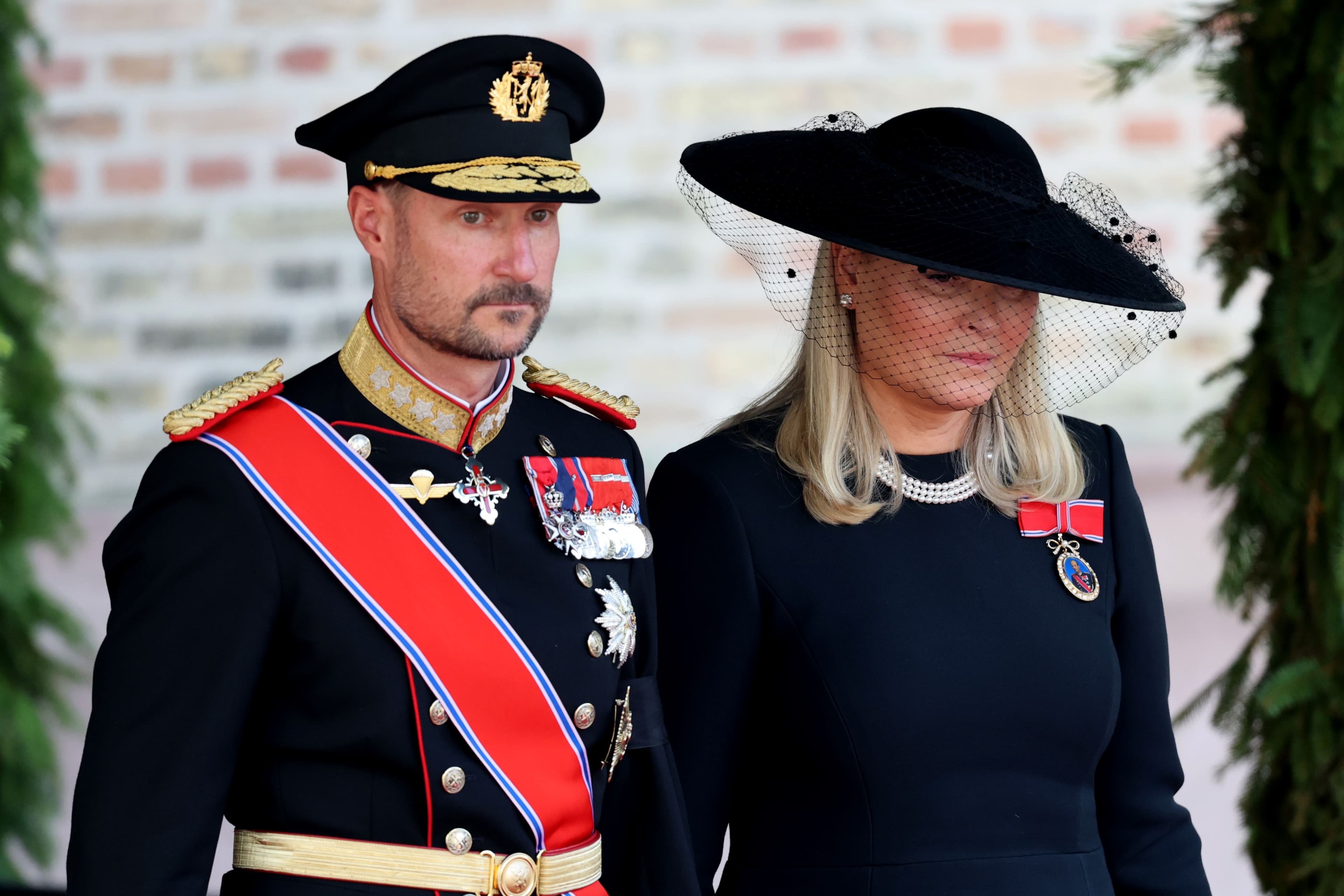 Il re Haakon VIII e la regina Mette-Marit riceveranno uno stipendio reale da quasi 3 milioni di euro all'anno. Le polemiche in Norvegia