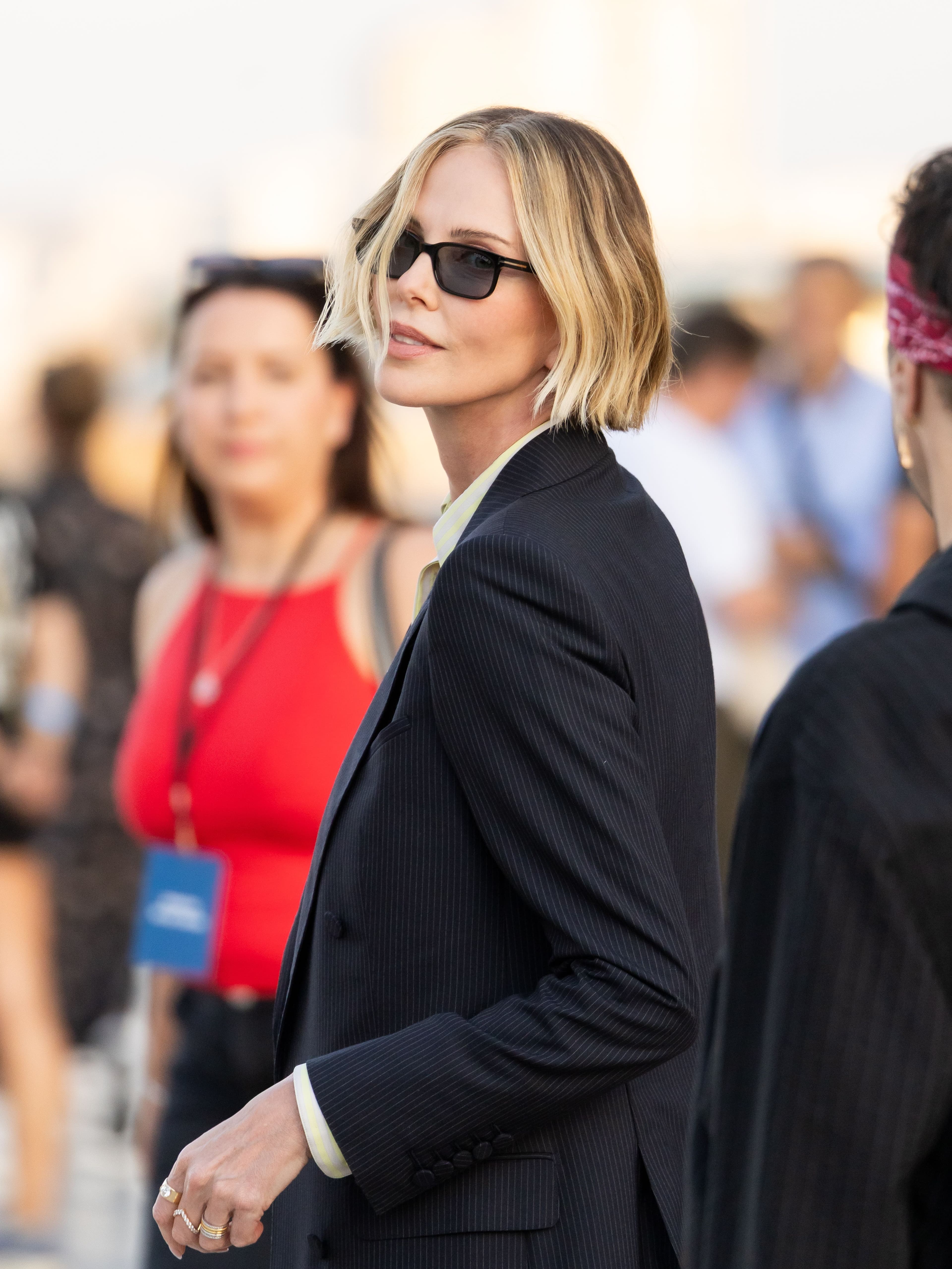 Il bob perfetto per l'estate di Charlize Theron e le altre ispirazioni da star del taglio più amato di sempre
