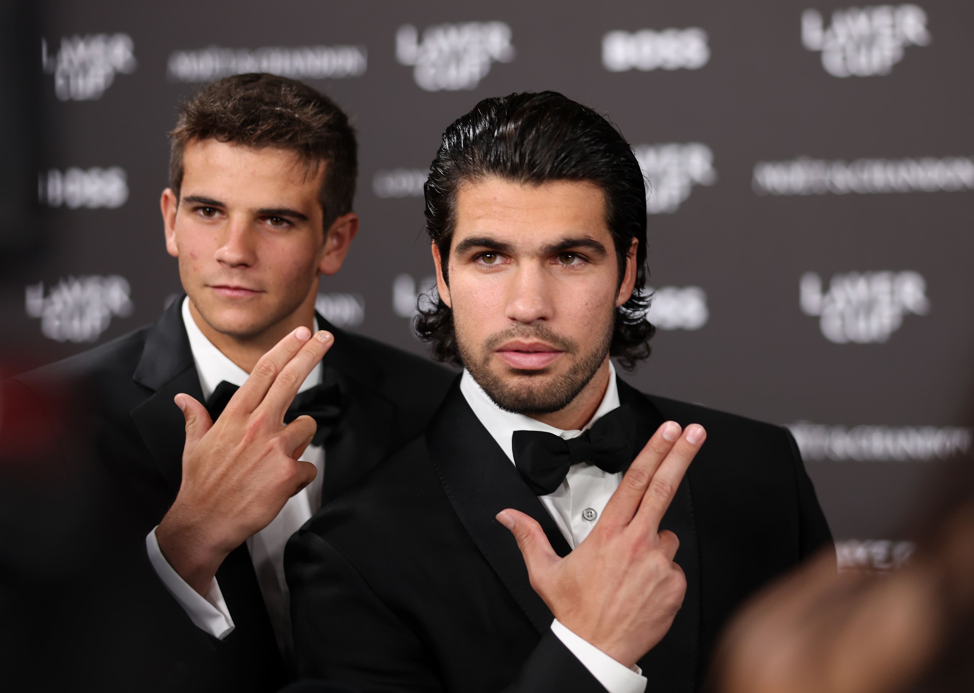 Carlos Alcaraz alla James Bond: le foto in stile 007 che hanno infiammato l'inaugurazione della Laver Cup 2026