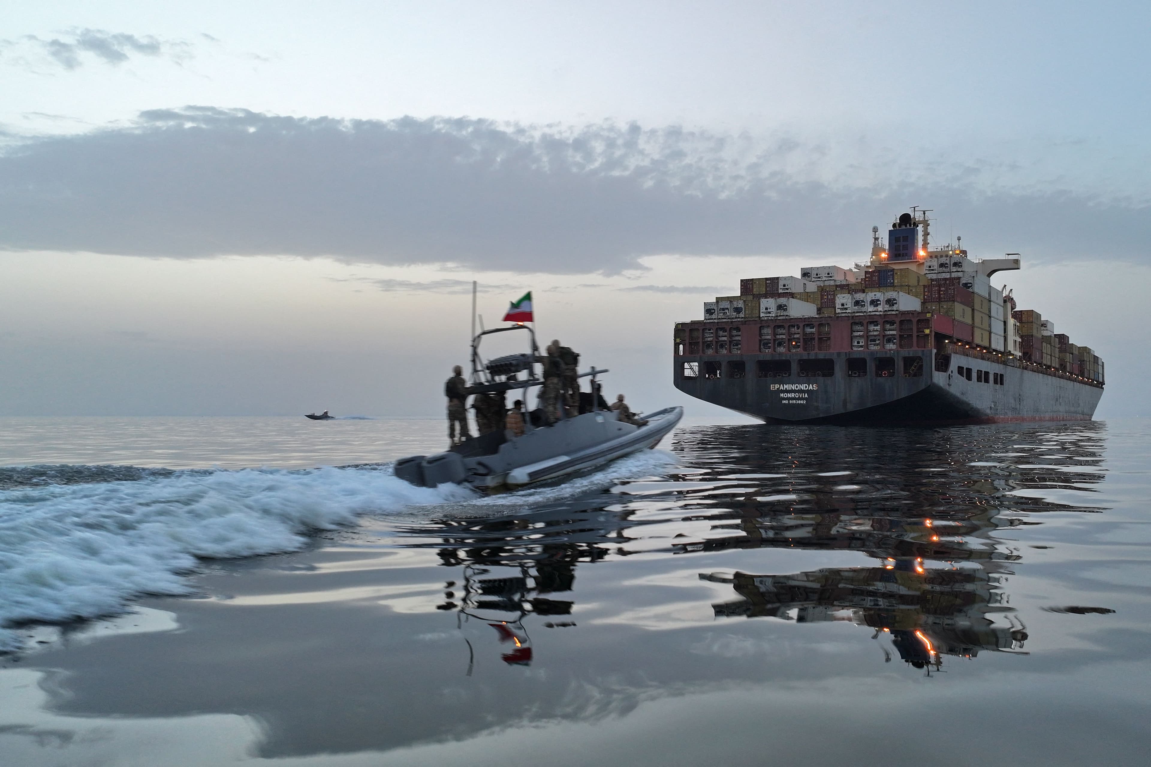 Lo stretto di Hormuz, il canale di Panama e gli altri stretti: quanto è fragile l’economia globale di fronte ai conflitti?