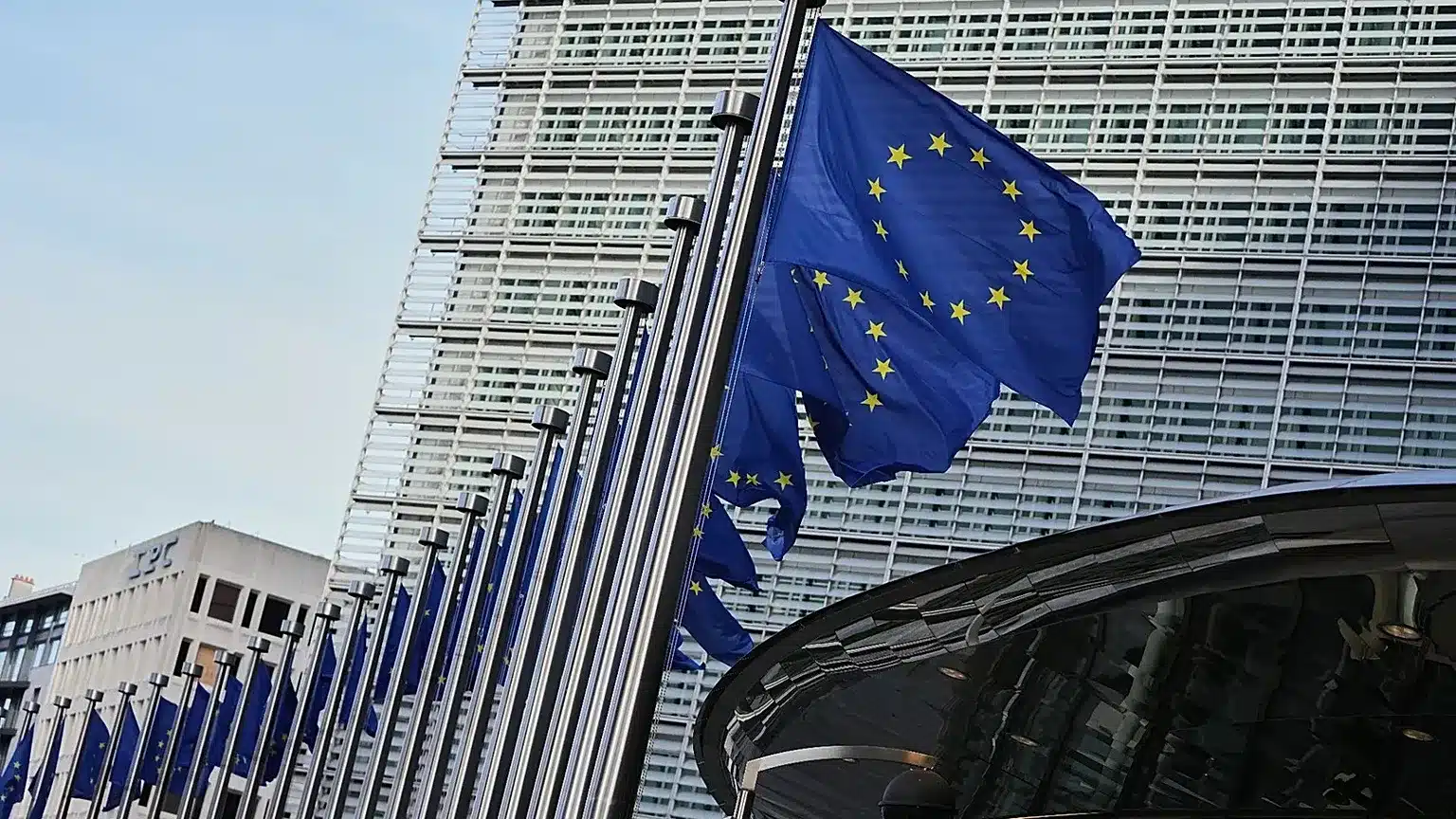 L’Ue concede flessibilità sull’energia, ma sollecita l’Italia su conti, fisco e politiche sociali