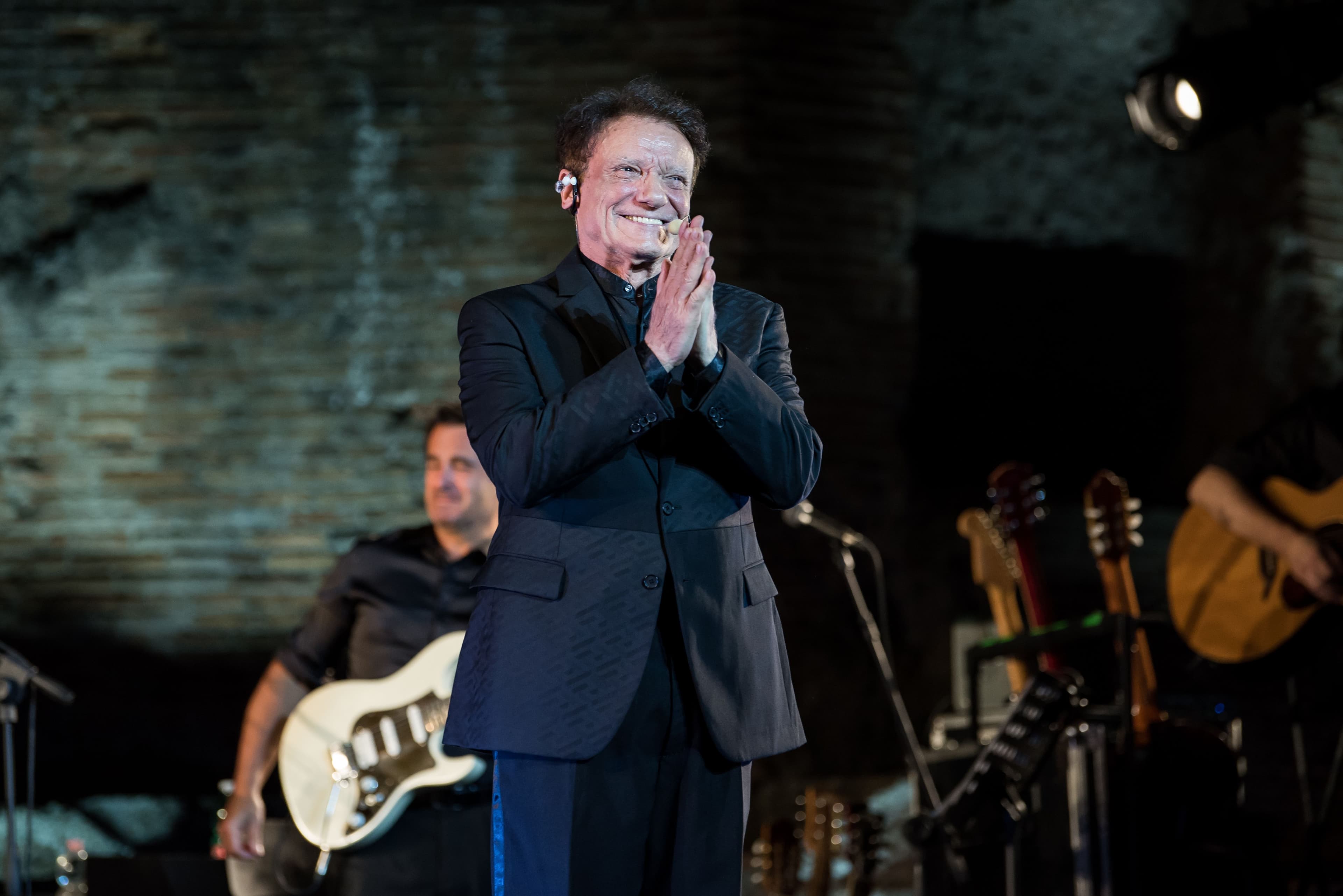 Massimo Ranieri: «Eravamo poveri: abitavamo in otto in una stanza. Ho fatto la quinta elementare, poi sono andato a lavorare. La mia voce è stata il riscatto»