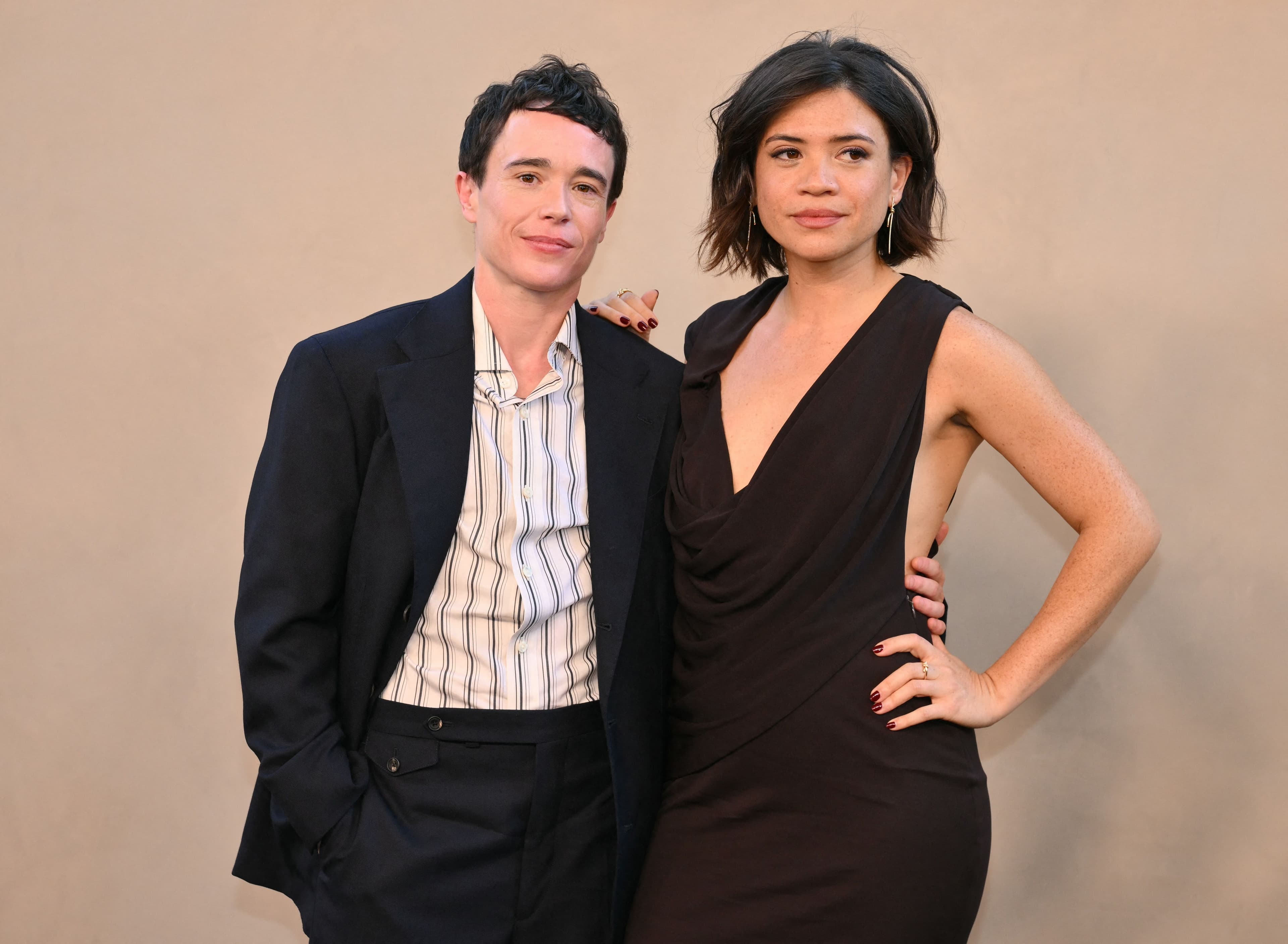 Elliot Page presenta la fidanzata Julia Shiplett: chi è la comica al suo fianco sul red carpet di The Odyssey