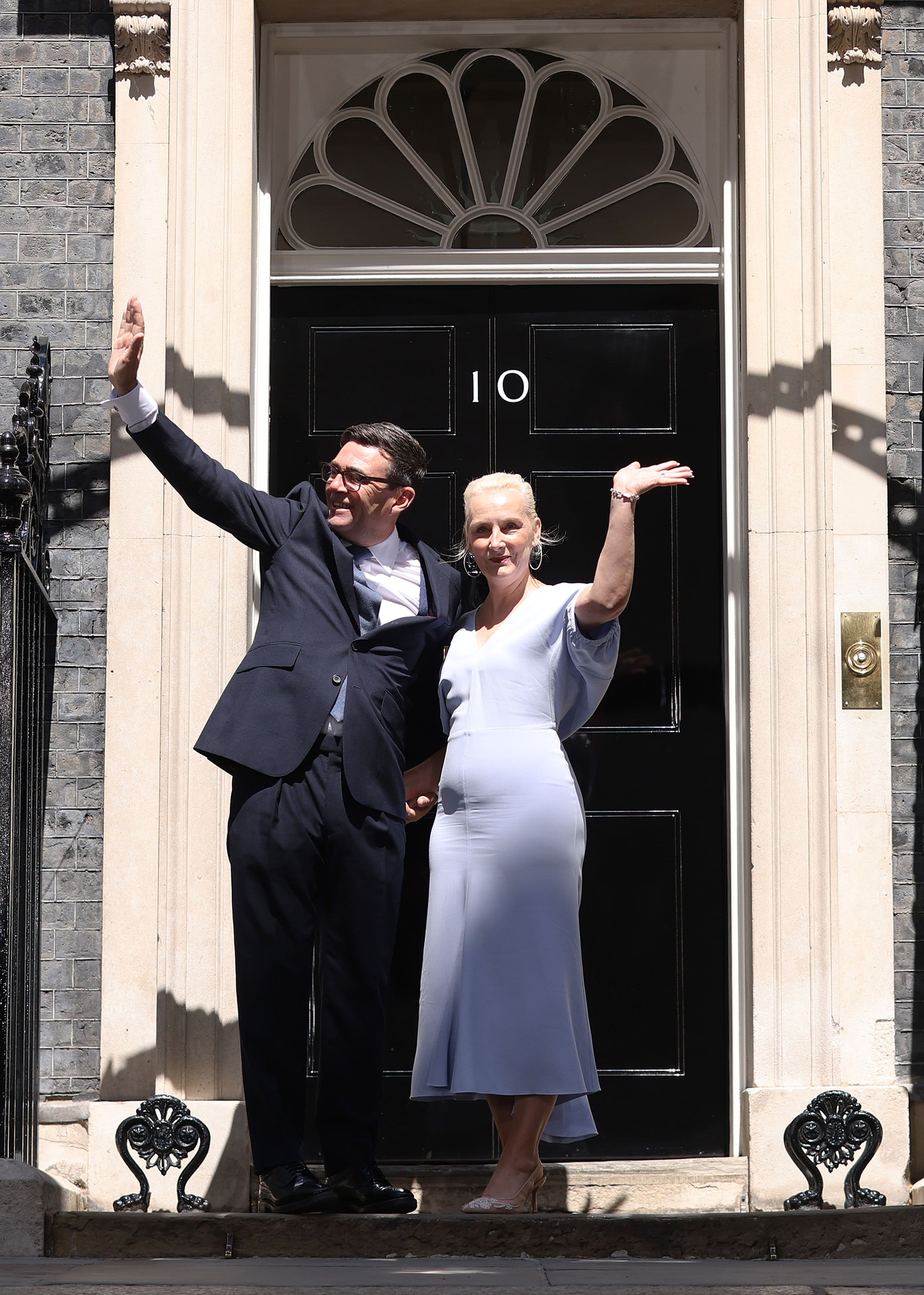 Lady Victoria Beckham entra a Downing Street: Marie-France van Heel ha scelto un abito firmato dalla designer per il suo debutto da first lady