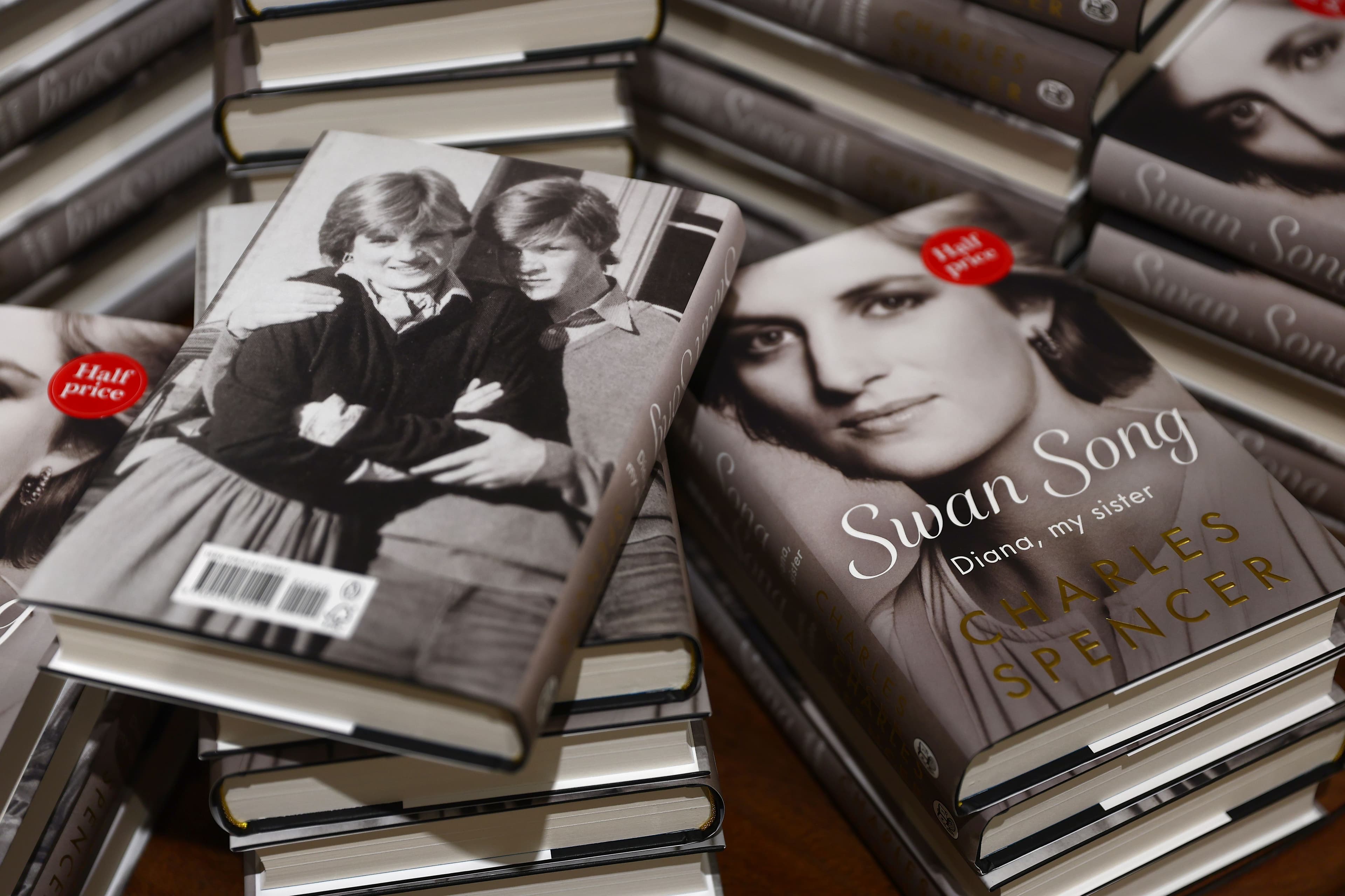 Diana, Carlo, Harry e Meghan: abbiamo chiesto a quattro esperti reali britannici che cosa pensano davvero del libro di Charles Spencer