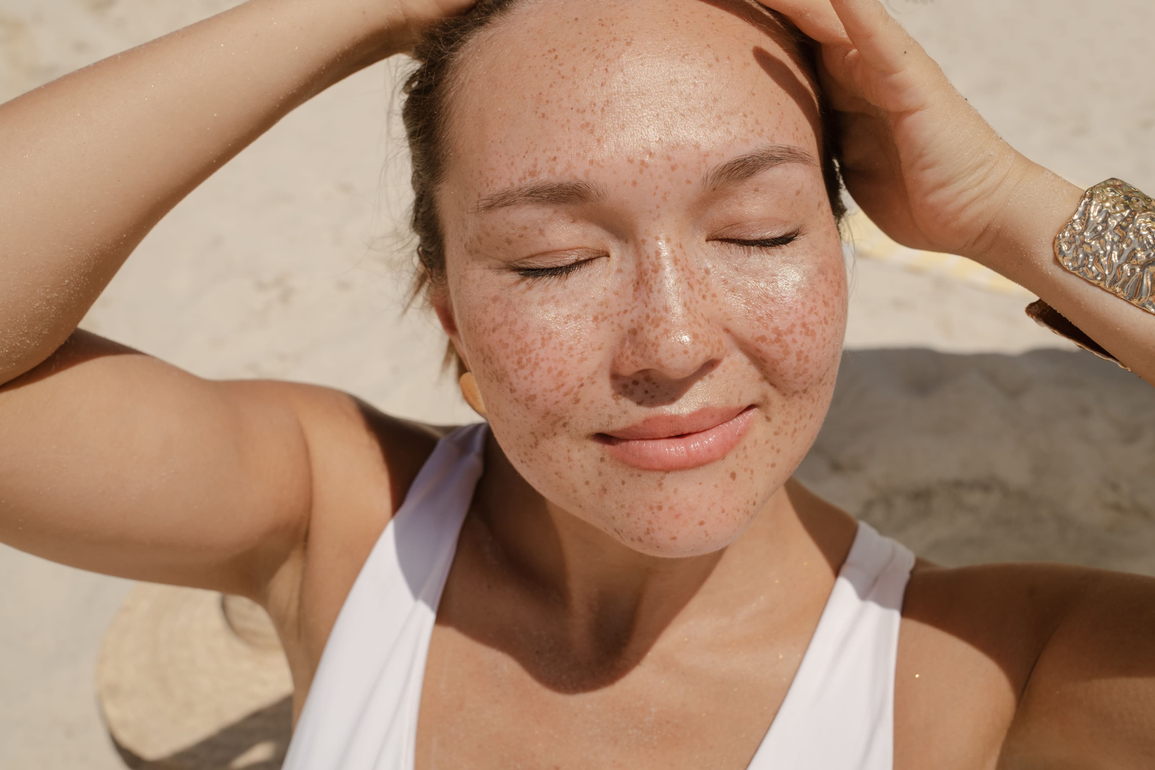 Che differenza c'è tra SPF30 e SPF 50? Con la protezione 100 non mi scotto? Le 15 domande per comprendere come, quando e perché usare una crema solare