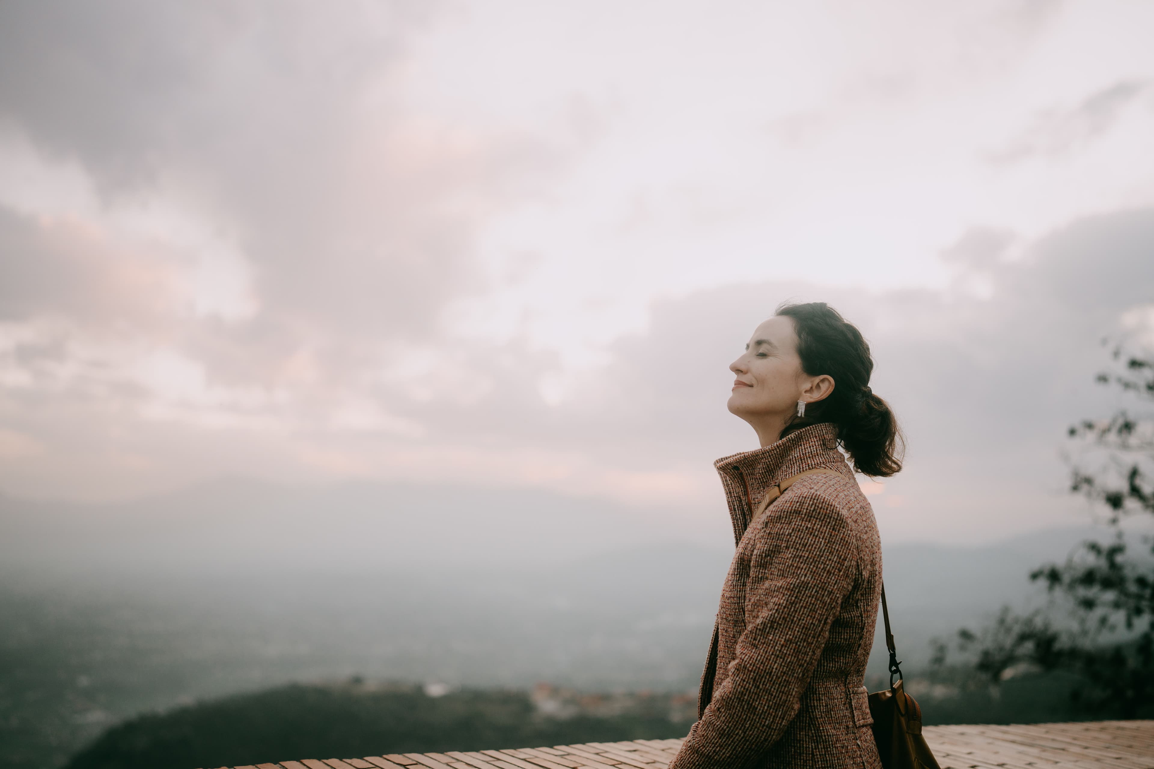 Serotonina: come potenziarla naturalmente quando le giornate si accorciano