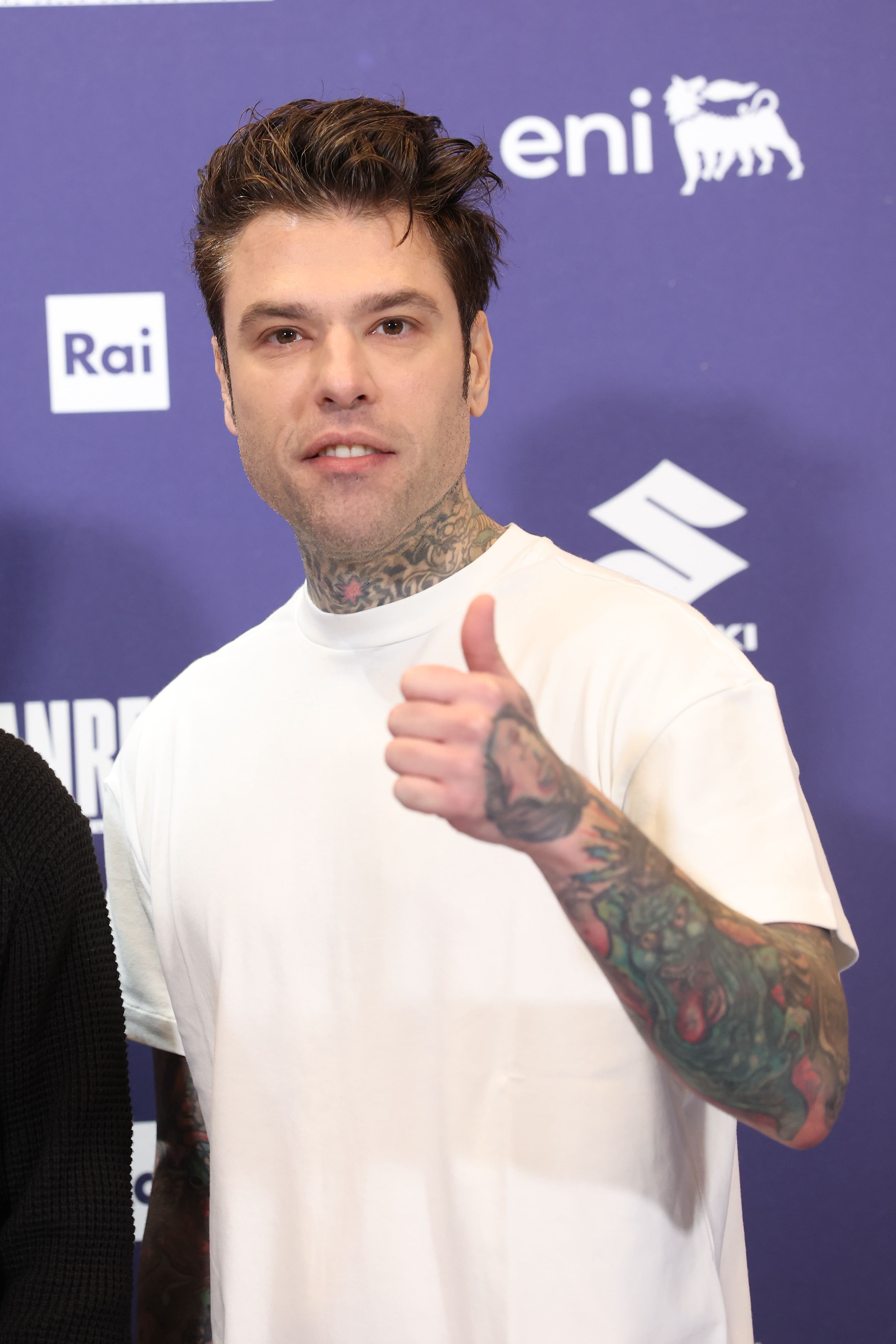 Fedez: «Pensavo che la mia vita stesse finendo mentre iniziava quella di mio figlio. Sono vivo grazie a sei sconosciuti che hanno donato il sangue»