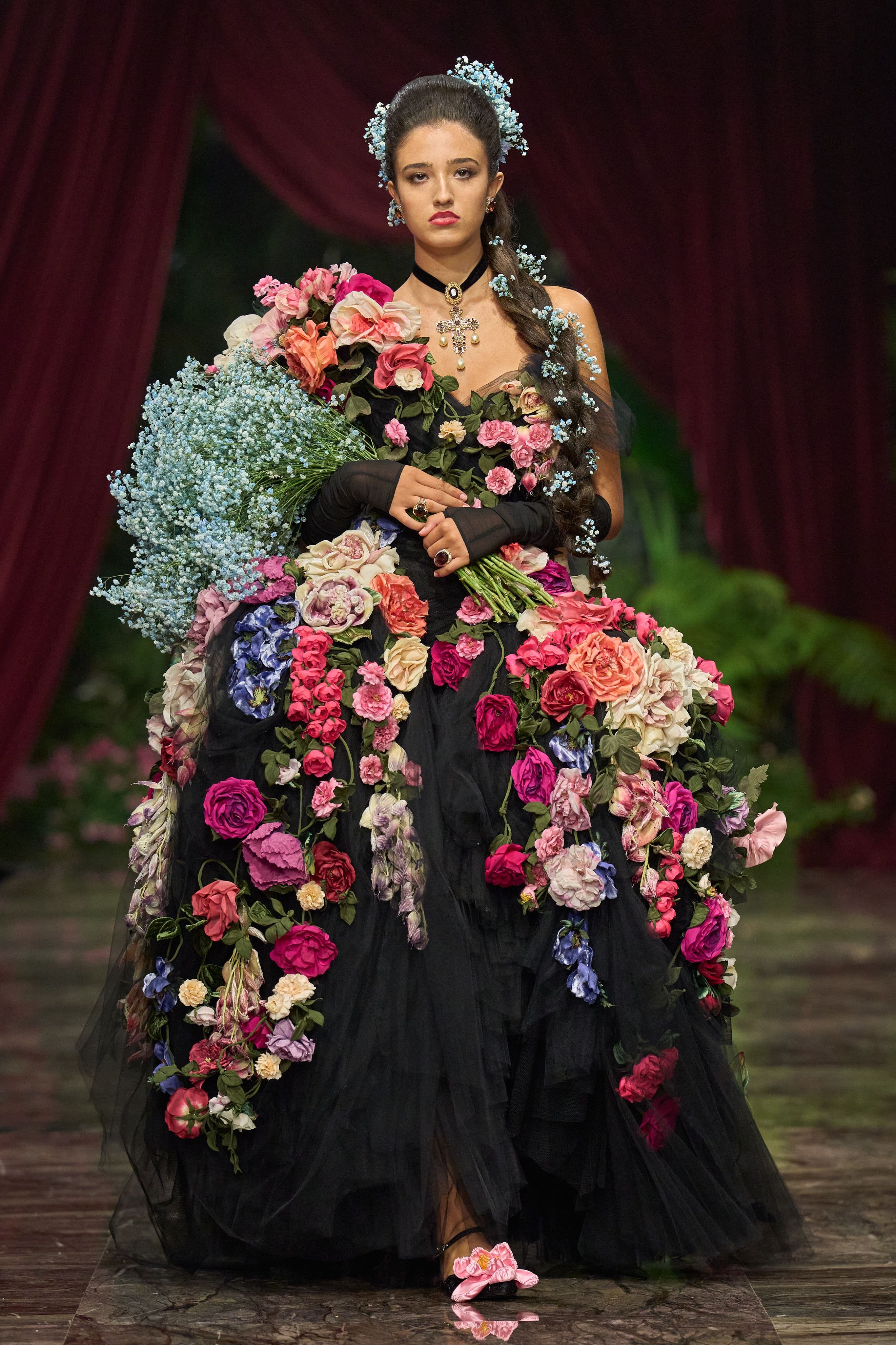 Dolce&Gabbana Alta Moda: la sfilata a Taormina e il debutto in passerella di Leonie Cassel