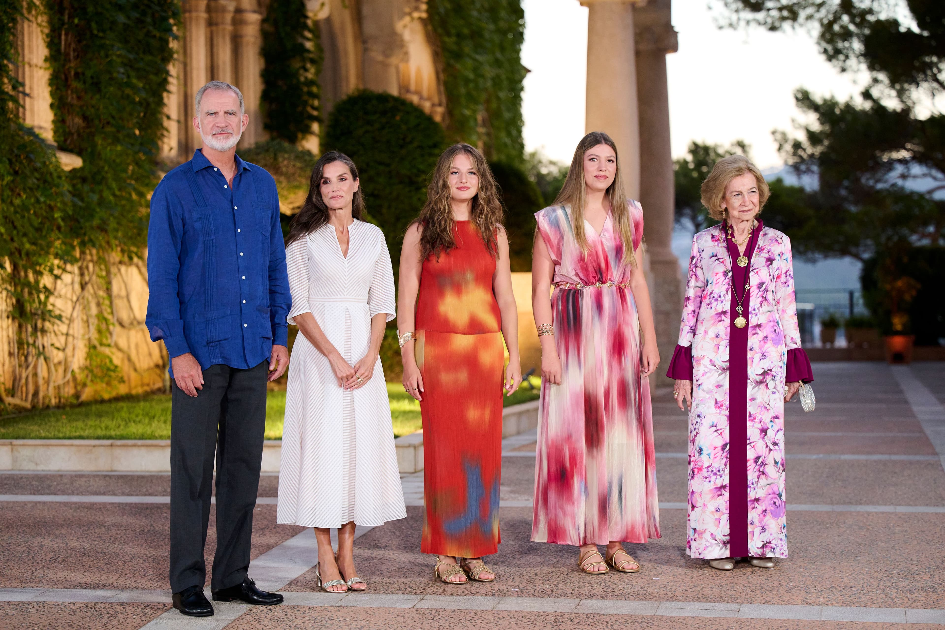 Impossibile non notare Leonor di Spagna e l'Infanta Sofia con i loro look estivi durante il ricevimento al Palazzo di Marivent