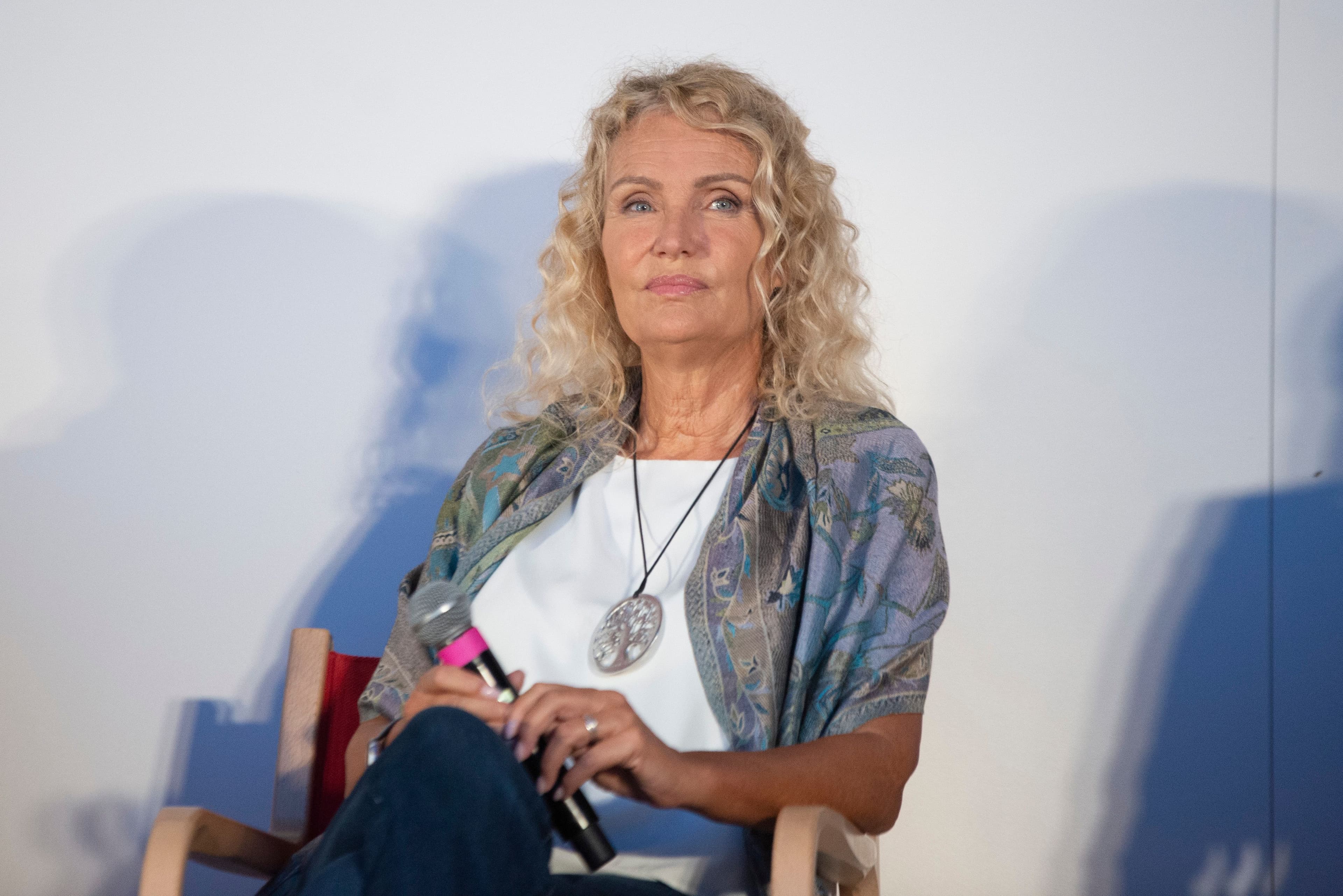 Licia Colò: «Non mi piace l'idea che “vecchio” possa essere un insulto, ma anche la giovinezza non deve essere vissuta come un complimento: si è belli a 10 anni, 20, 30, anche a 90»