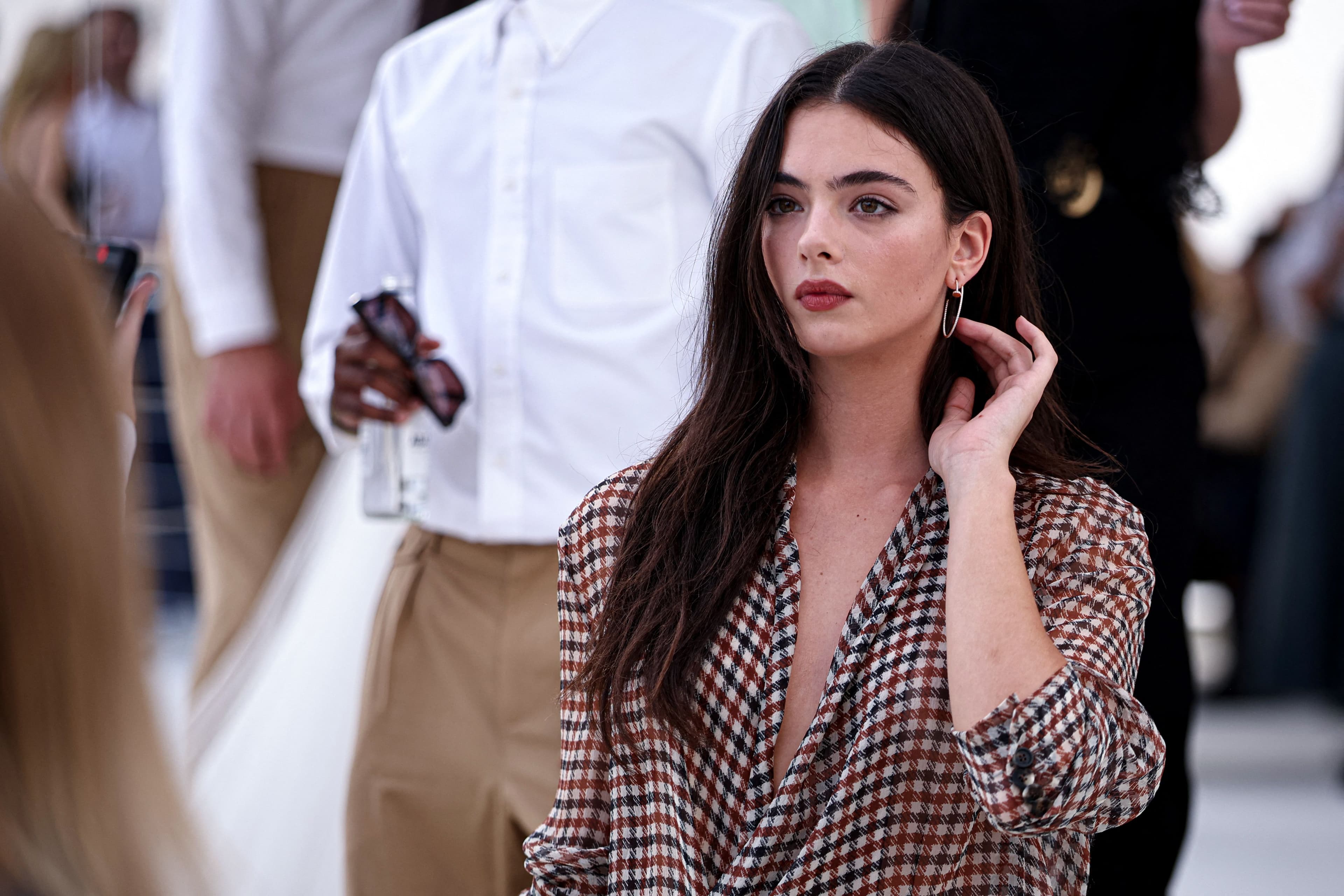 Paris Fashion Week, tutti i beauty look delle star in front row alla