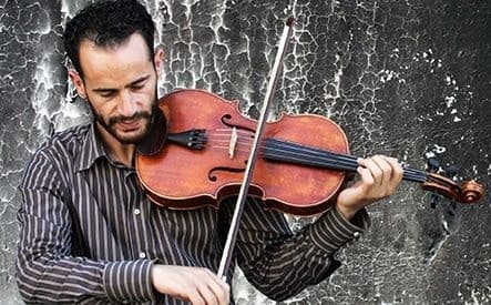 La musica che resiste a Gaza: la storia di Ramzi Aburedwan e della scuola Al Kamandjati