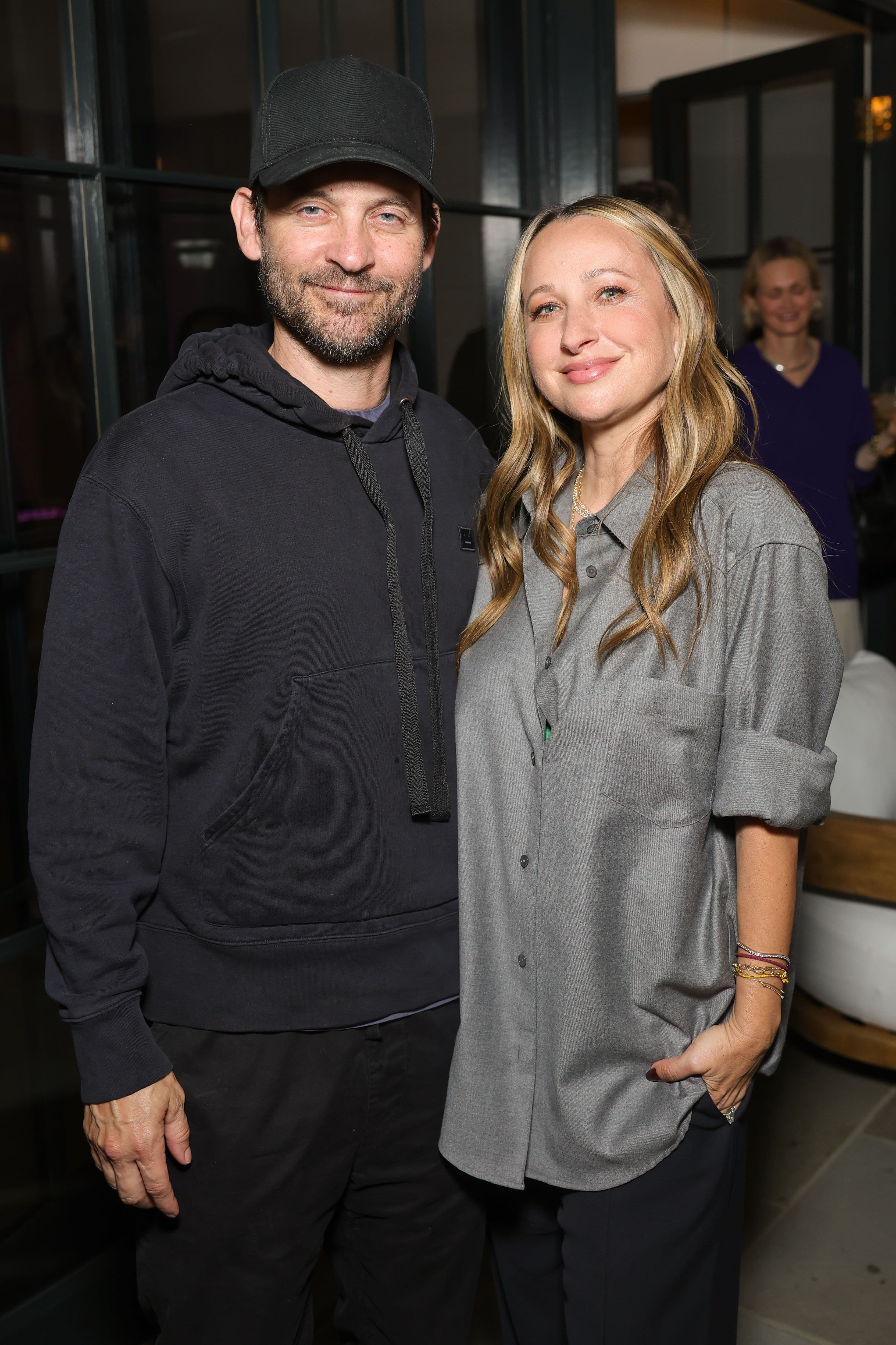 Tobey Maguire celebra le nozze dell’ex moglie Jennifer Meyer con Geoffrey Ogunlesi, pochi giorni dopo il divorzio