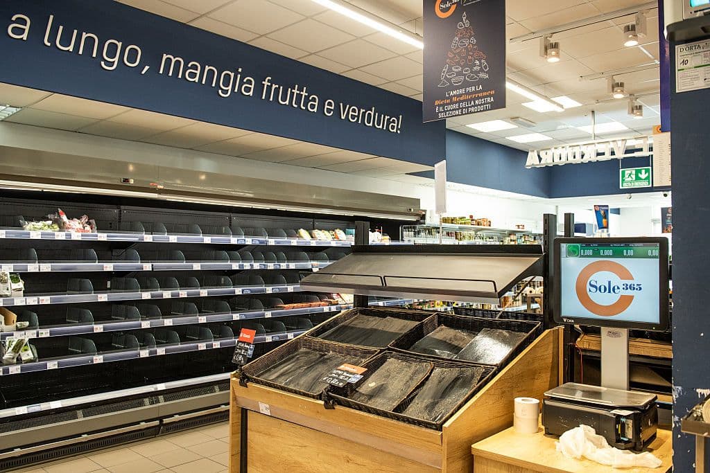 Scaffali vuoti nei supermercati, l'allarme dal Consorzio Pachino agli olivicoltori: «Il prezzo è crollato, i costi aumentati vertiginosamente e poi il blocco del trasporto»