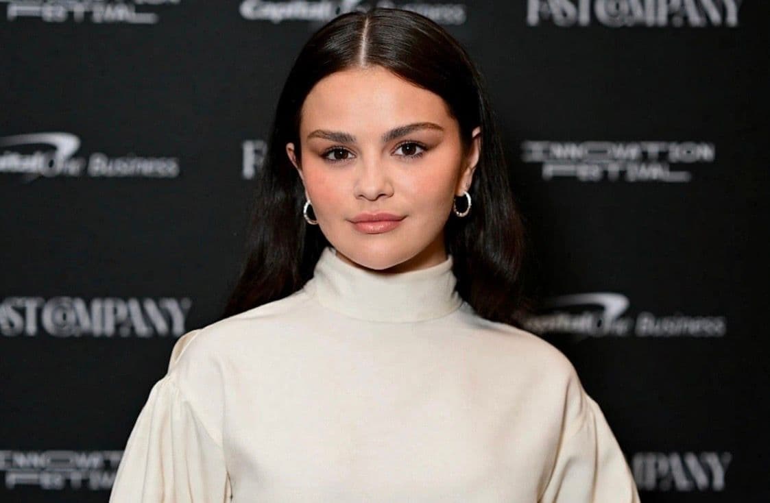 Selena Gomez, che vorrebbe una gravidanza naturale nonostante il lupus in remissione. Lo specialista: «In una paziente lupica può portare a una riattivazione della patologia. Ma non è impossibile»