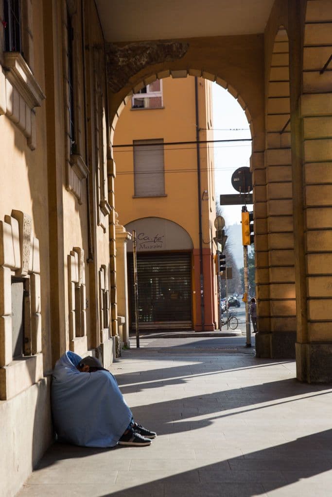 La Porticina della Provvidenza, Ilaria Dorigo: «Vengono tanti anziani, persone che hanno casa e pensione, ma non arrivano a fine mese. Prendono anche un giocattolo per i nipoti, che non riuscirebbero a comprare»