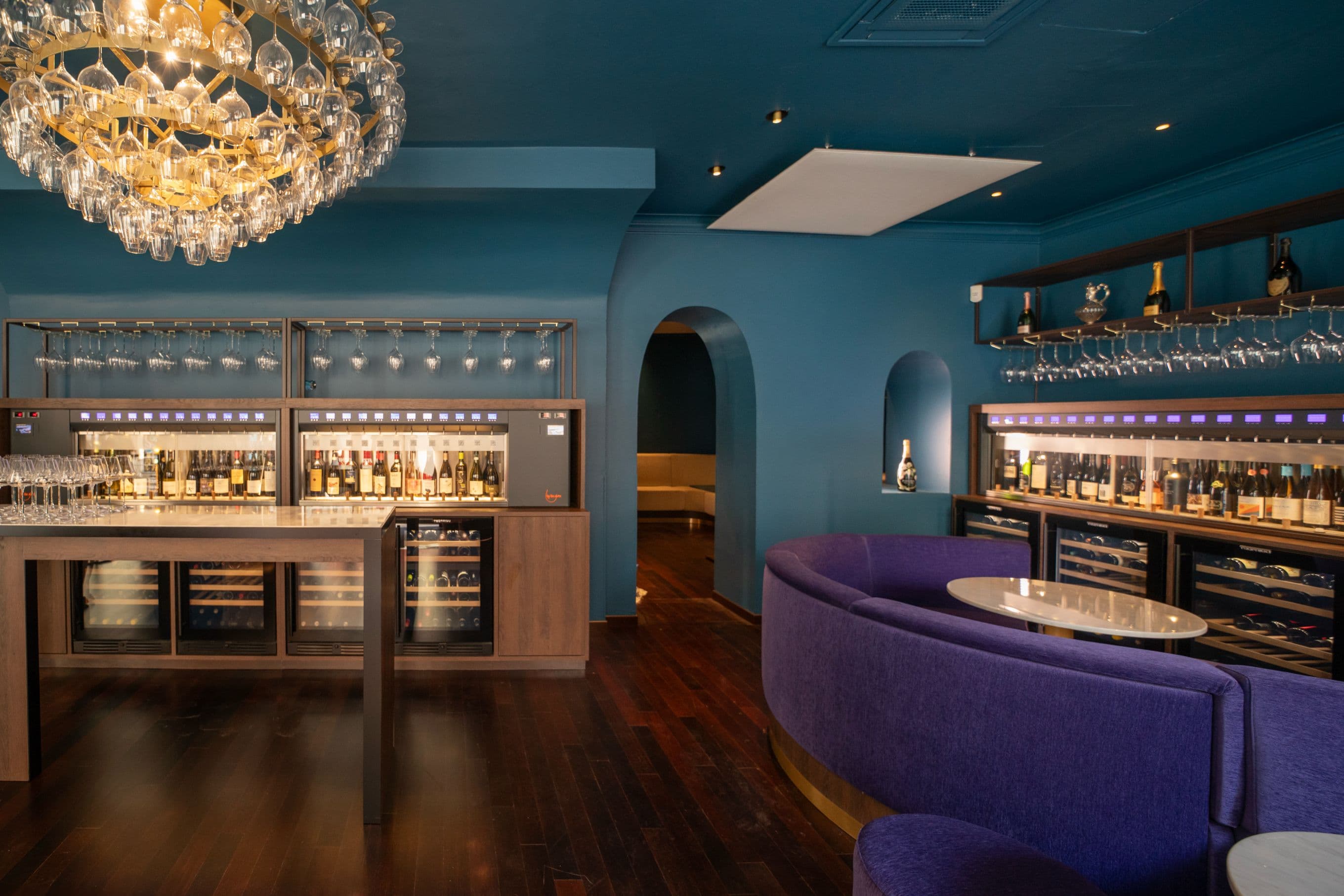 Reverso, come è il primo smart wine bar in Italia con il sommelier virtuale