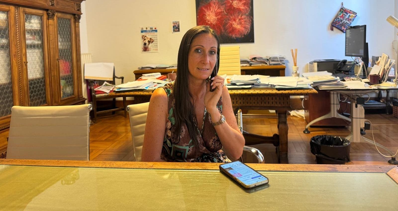 La vicesindaca di Livorno attaccata perché indossava gli shorts: «Dovrei essere giudicata per il lavoro che svolgo, non per come sono vestita. A un uomo non sarebbe mai successo»